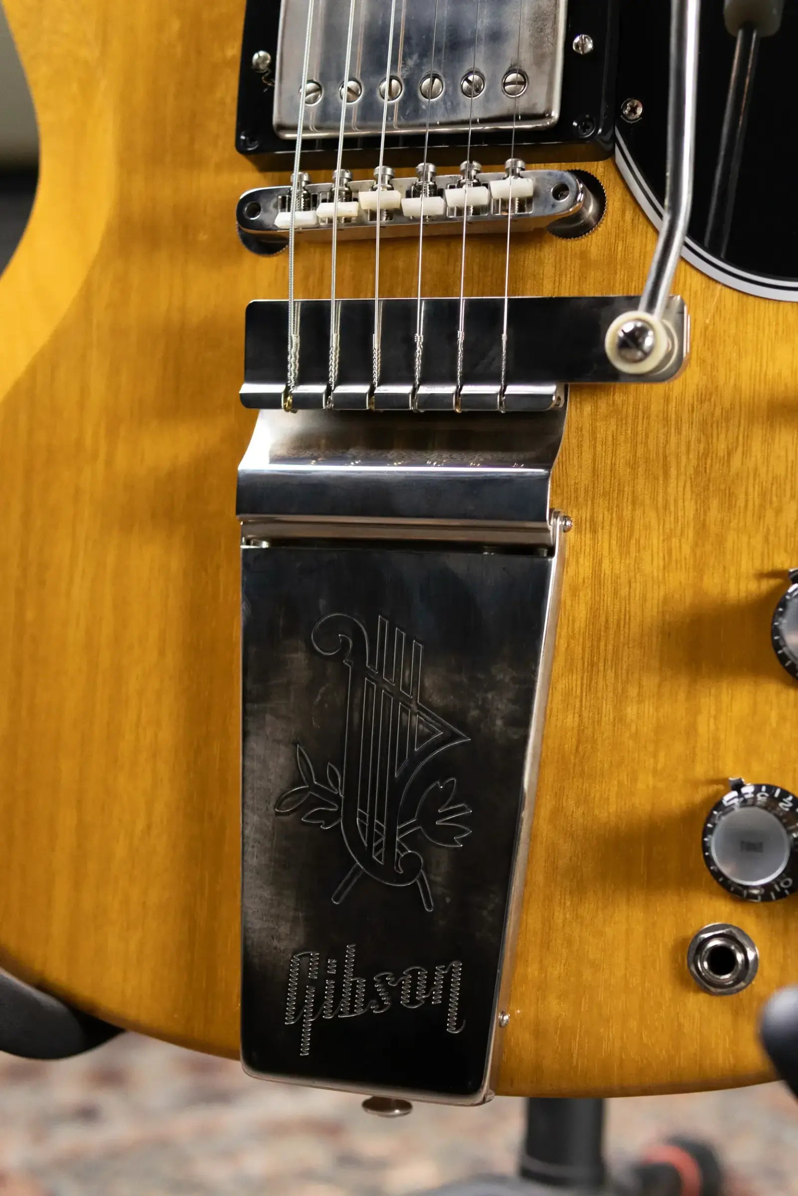 Gibson Custom Shop Limited Edition 1964 SG Standard Korina Maestro Vibrola VOS Electric Guitar - Antique Natural with Hardshell Case