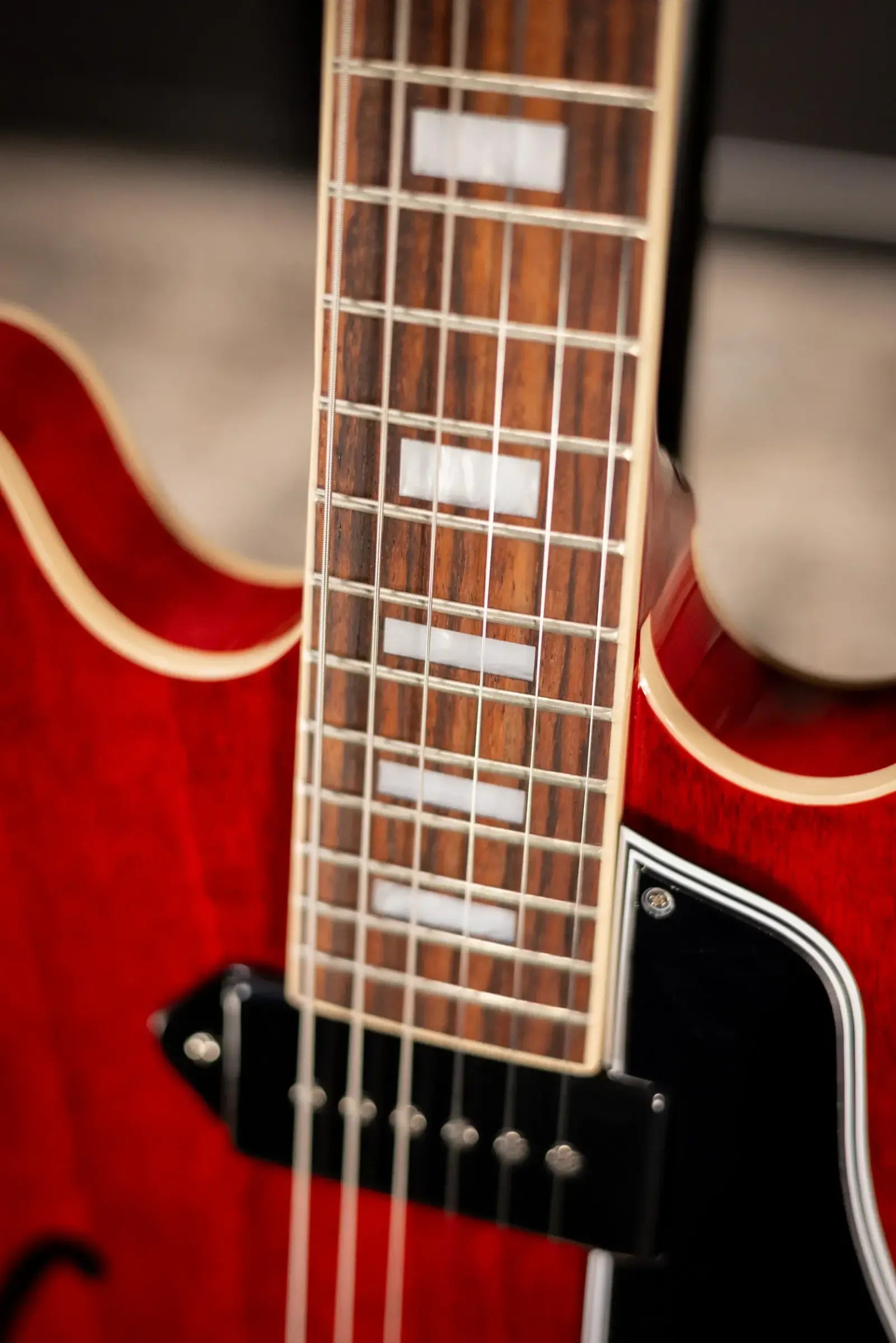 Gibson ES-330 Hollow Body Electric Guitar - Sixties Cherry with Hardshell Case