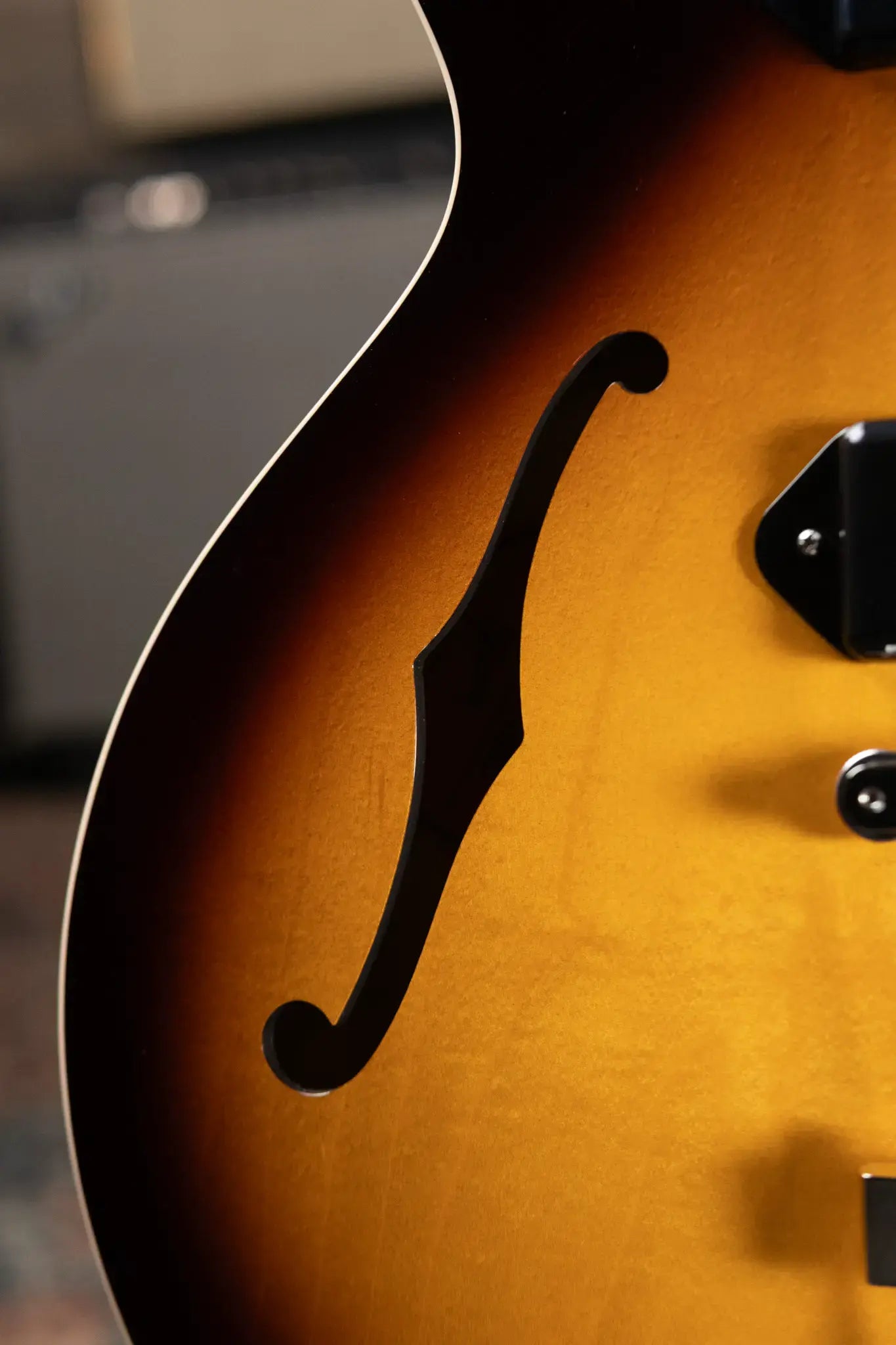 Gibson ES-330 Hollowbody Electric Guitar - Tobacco Burst with Hardshell Case