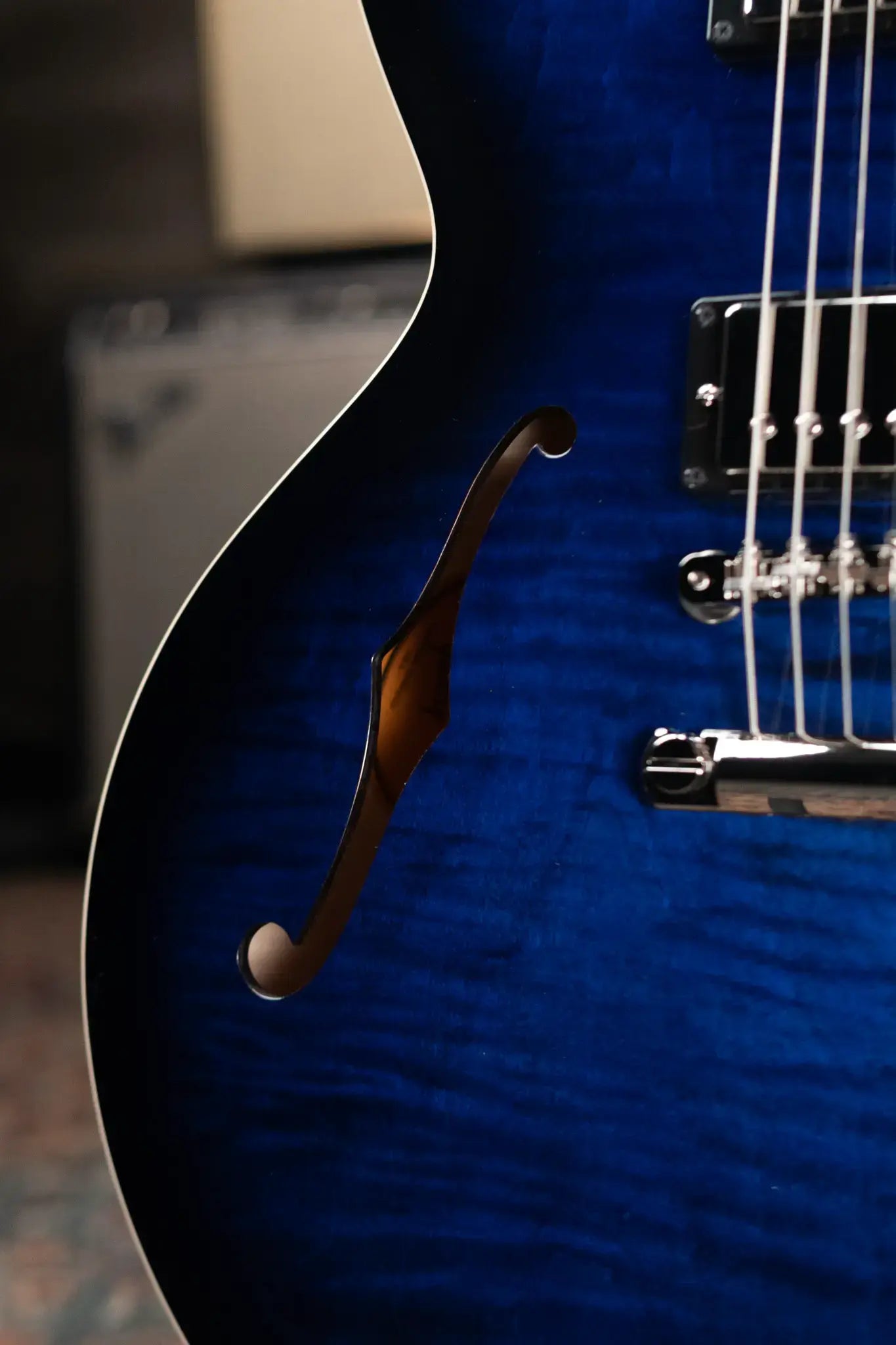 Gibson ES-335 Figured Semi-Hollow Electric Guitar - Deep Ocean Burst with Hardshell Case