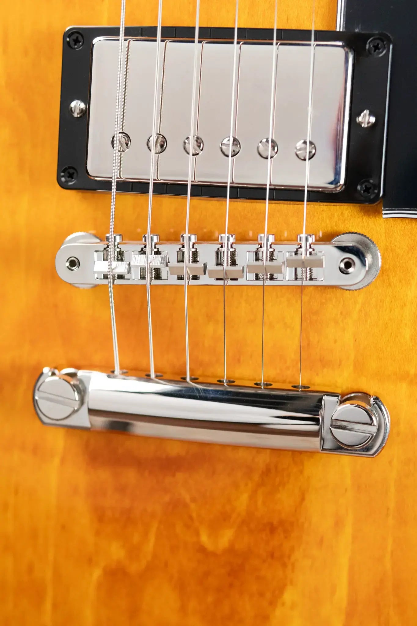 Gibson ES-335 Figured Semi-Hollow Electric Guitar - Honey Amber with Hardshell Case