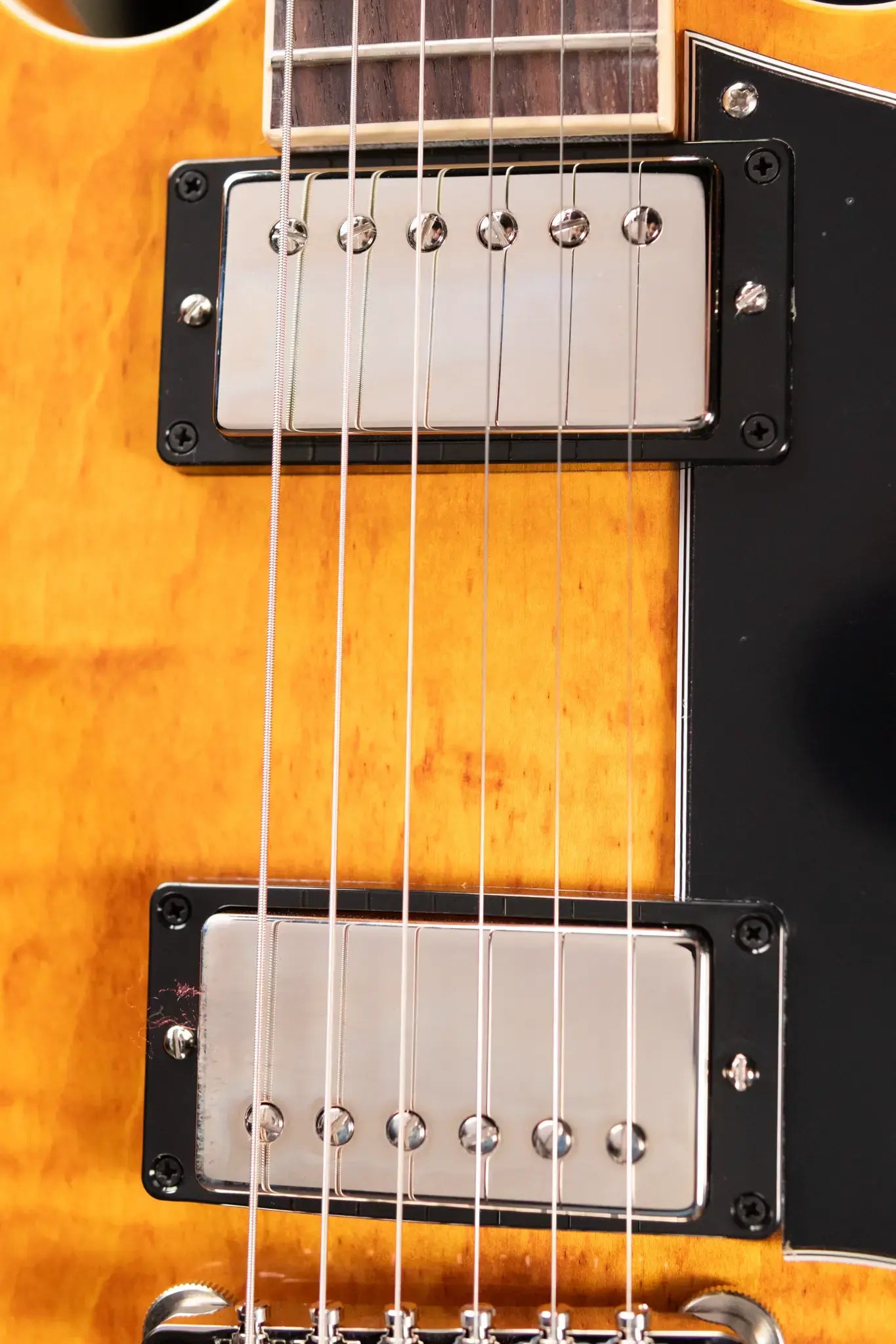 Gibson ES-335 Figured Semi-Hollow Electric Guitar - Honey Amber with Hardshell Case