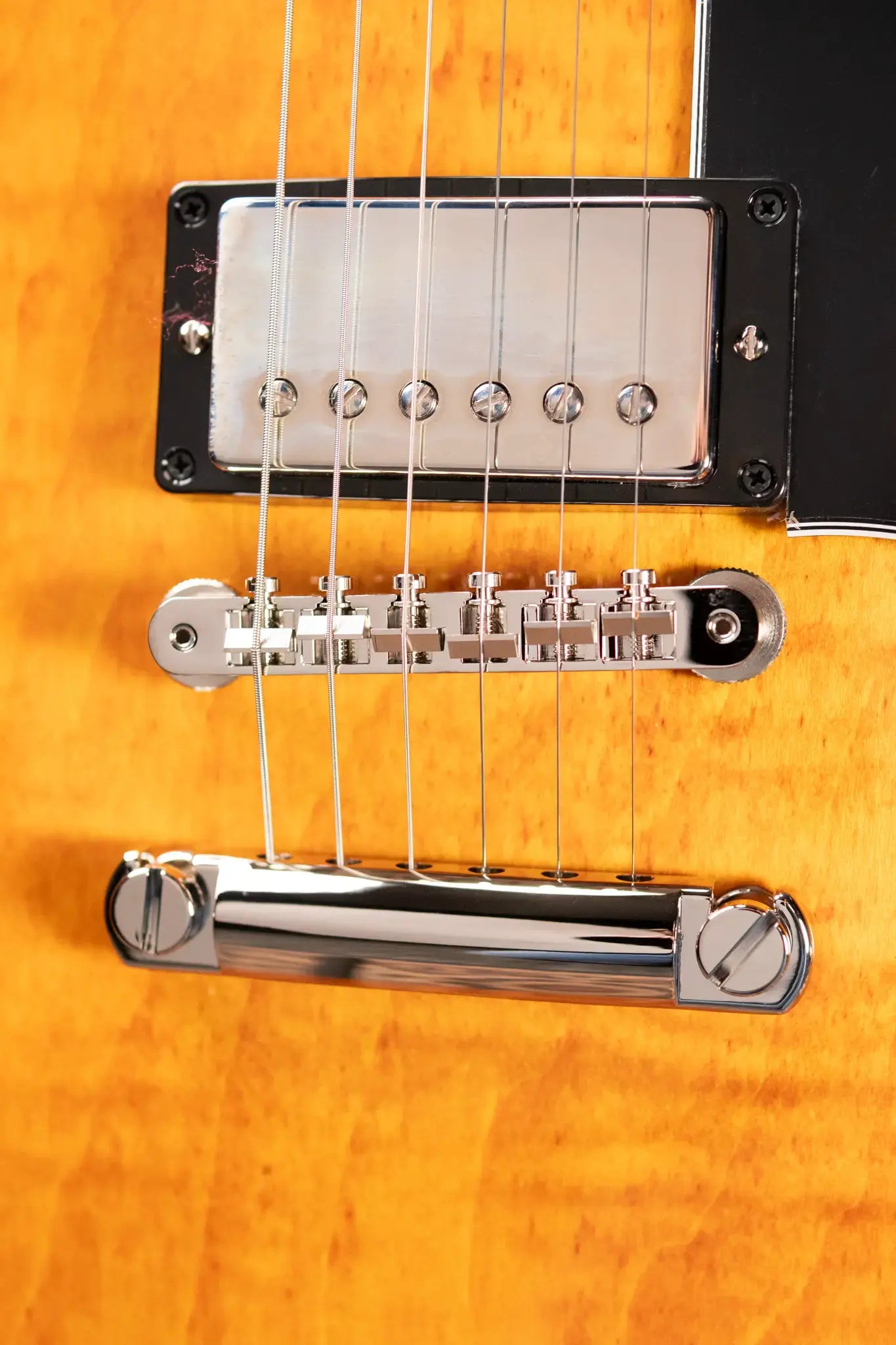 Gibson ES-335 Figured Semi-Hollow Electric Guitar - Honey Amber with Hardshell Case