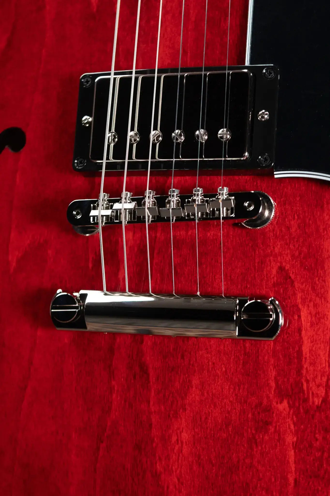 Gibson ES-335 Semi-Hollow Electric Guitar - Sixties Cherry with Hardshell Case