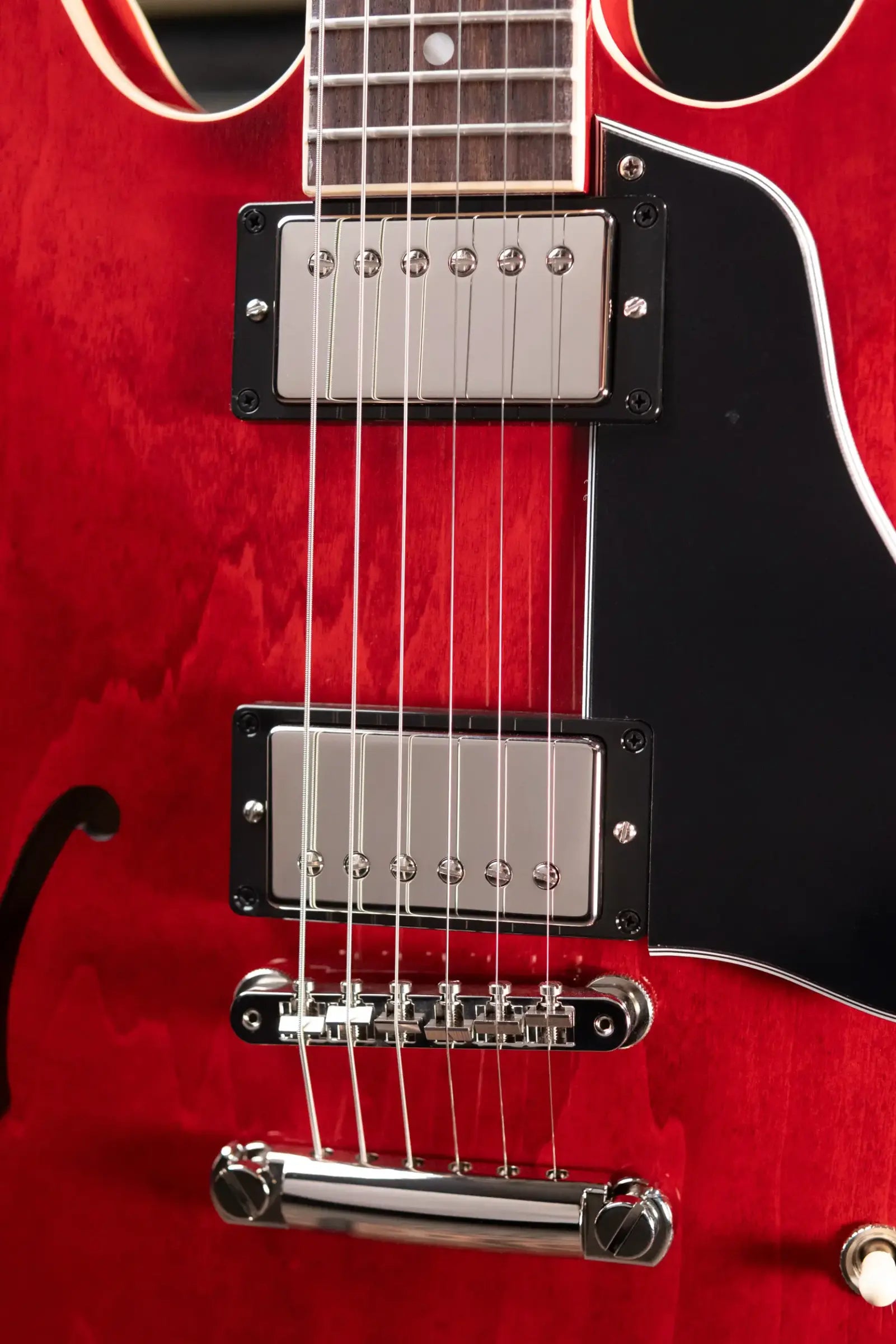 Gibson ES-335 Semi-Hollow Electric Guitar - Sixties Cherry with Hardshell Case