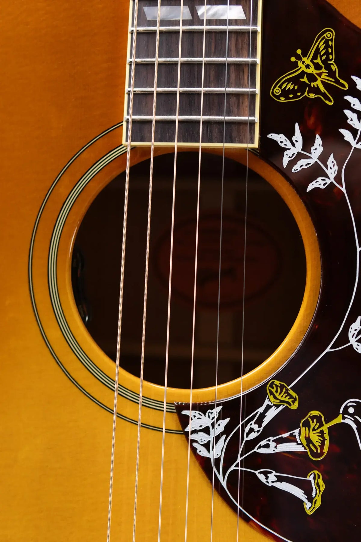Gibson Hummingbird Original HiFi DNA Acoustic/Electric Guitar - Heritage Cherry Sunburst with Hardshell Case