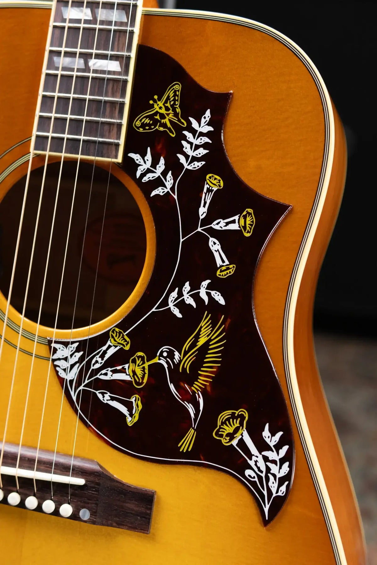 Gibson Hummingbird Original HiFi DNA Acoustic/Electric Guitar - Heritage Cherry Sunburst with Hardshell Case