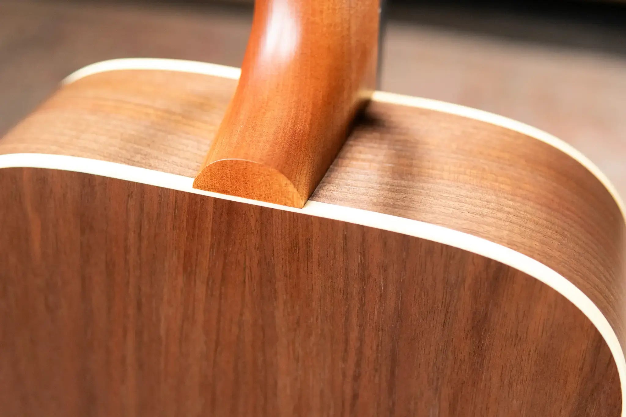 Gibson Hummingbird Studio Walnut Acoustic/Electric Guitar - Natural with Hardshell Case