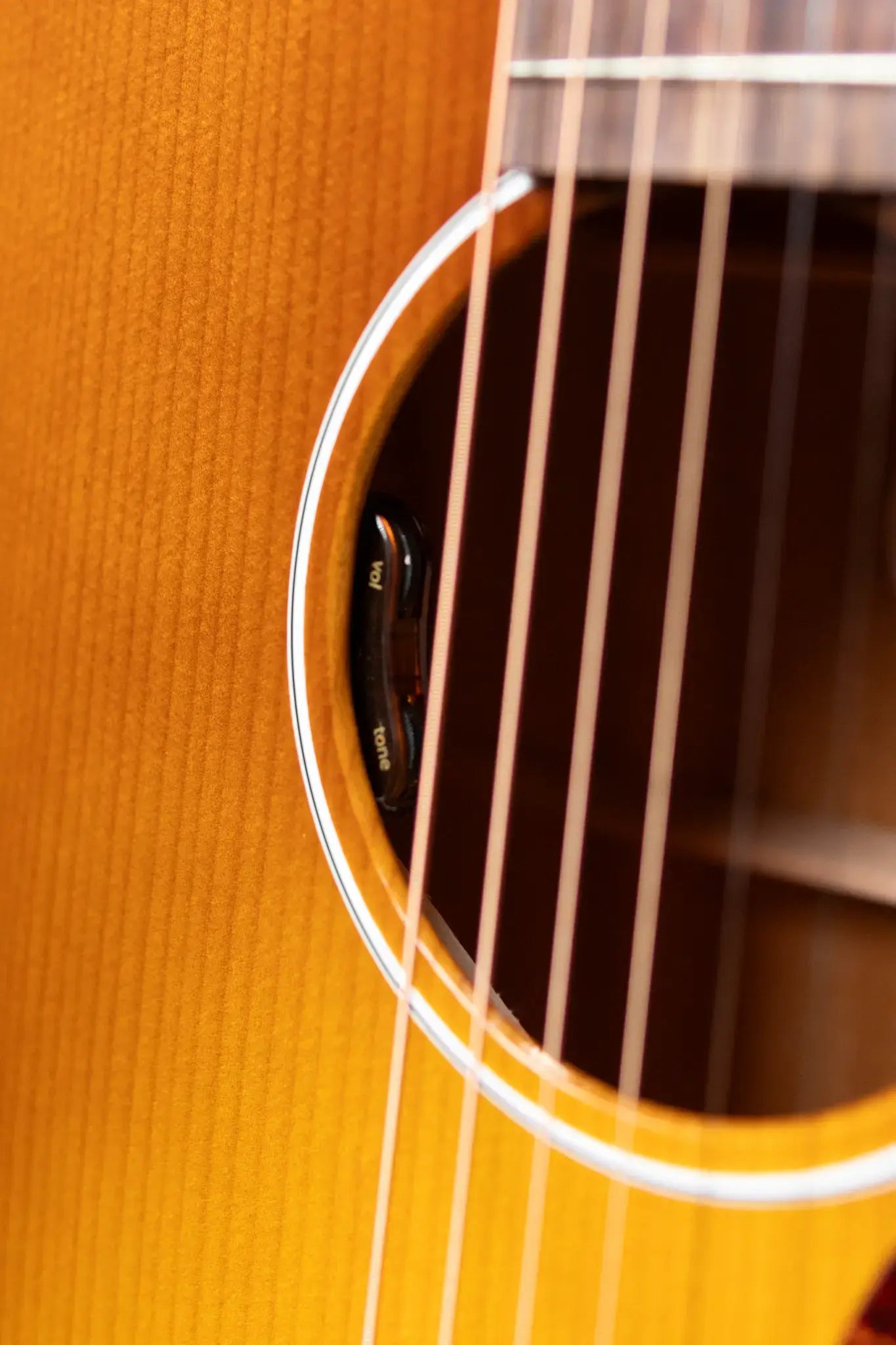 Gibson J-45 Standard Dreadnought Acoustic/Electric - Honeyburst with Hardshell Case