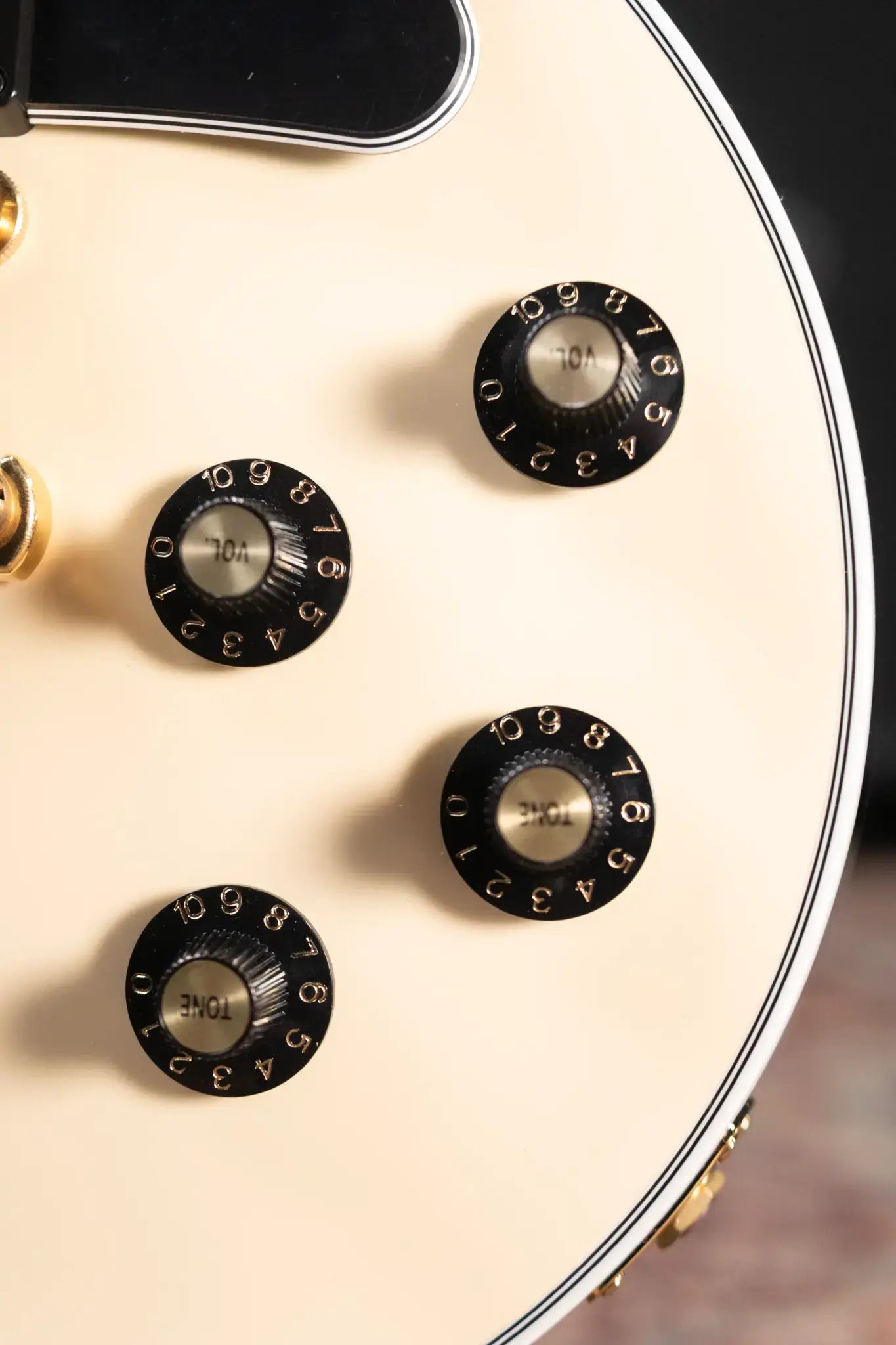 Gibson Les Paul Custom '70s Electric Guitar - Butter Cream with Hardshell Case