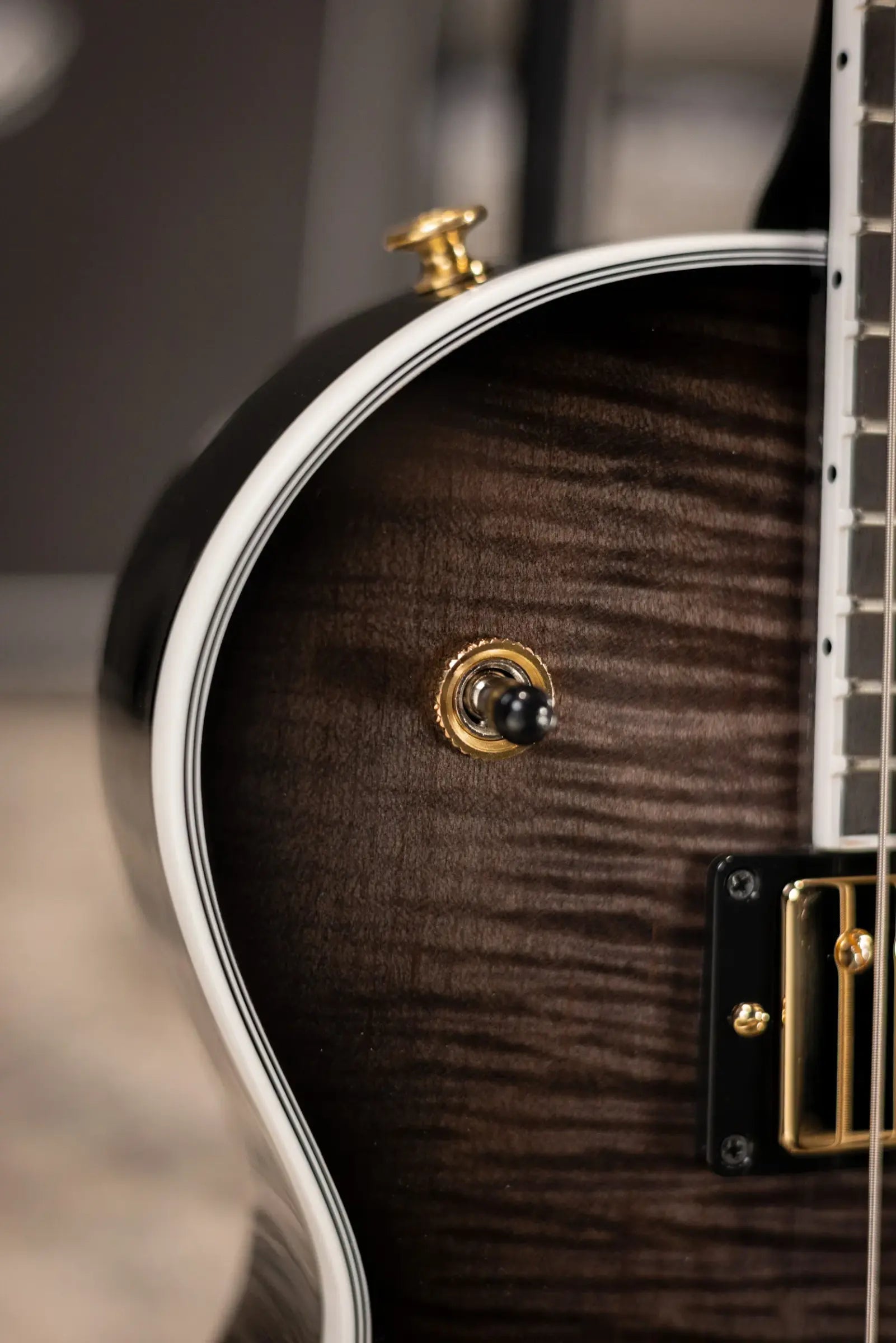 Gibson Les Paul Modern Supreme Electric Guitar - Trans Ebony Burst with Hardshell Case
