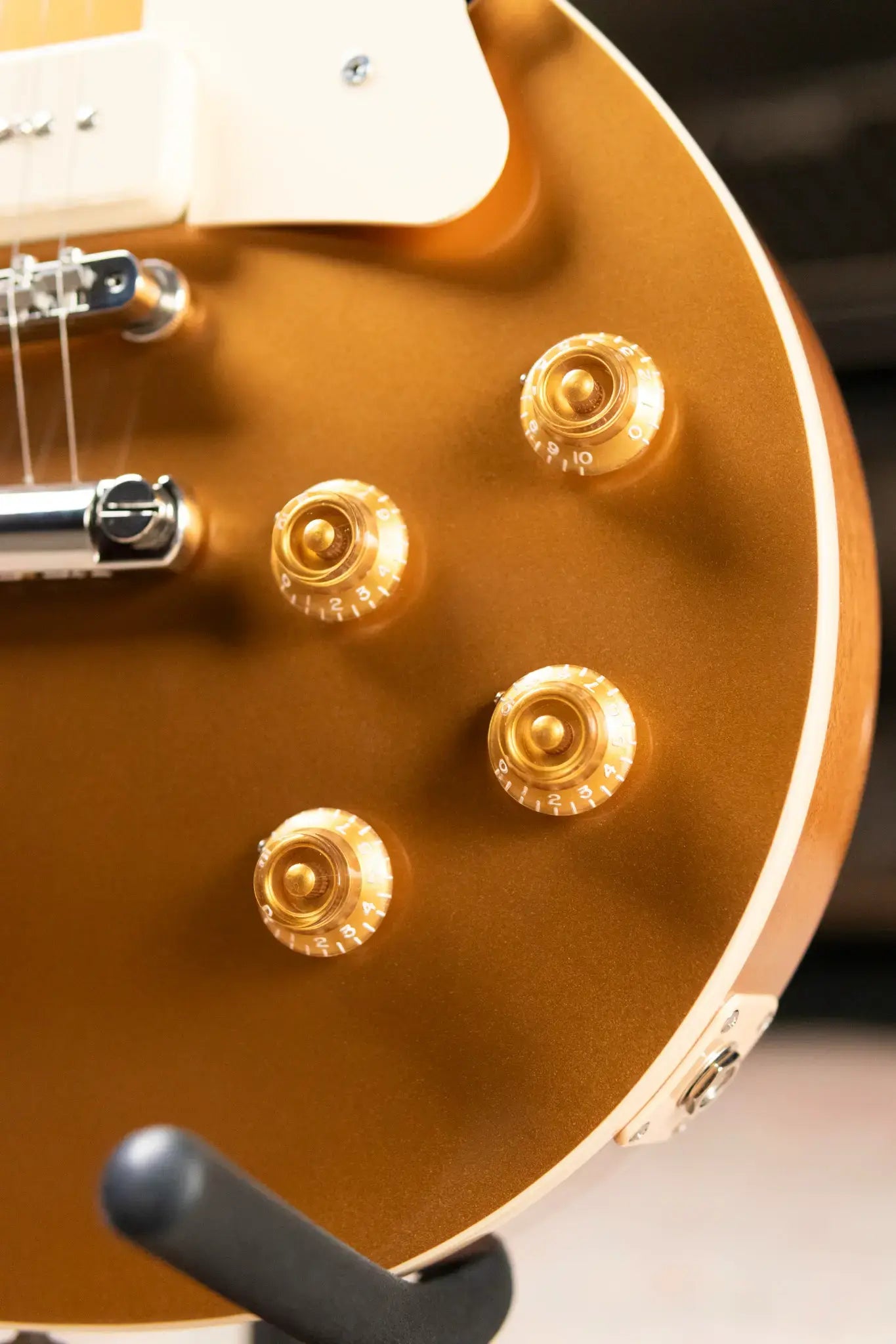 Gibson Les Paul Standard '50s P-90 Electric Guitar - Goldtop with Hardshell Case