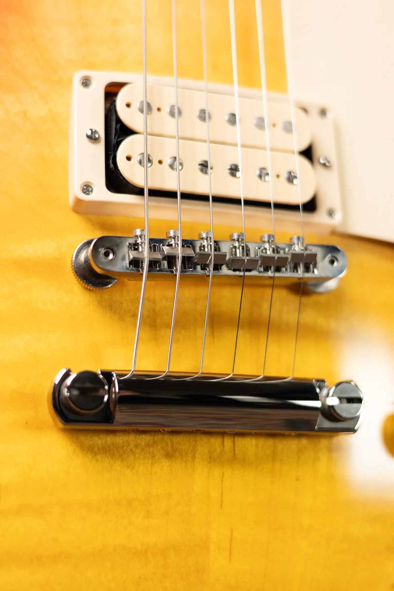 Gibson Les Paul Standard 60s Double Trouble (1 of 500) Electric Guitar - Vintage Cherry Sunburst Gloss with Hardshell Case