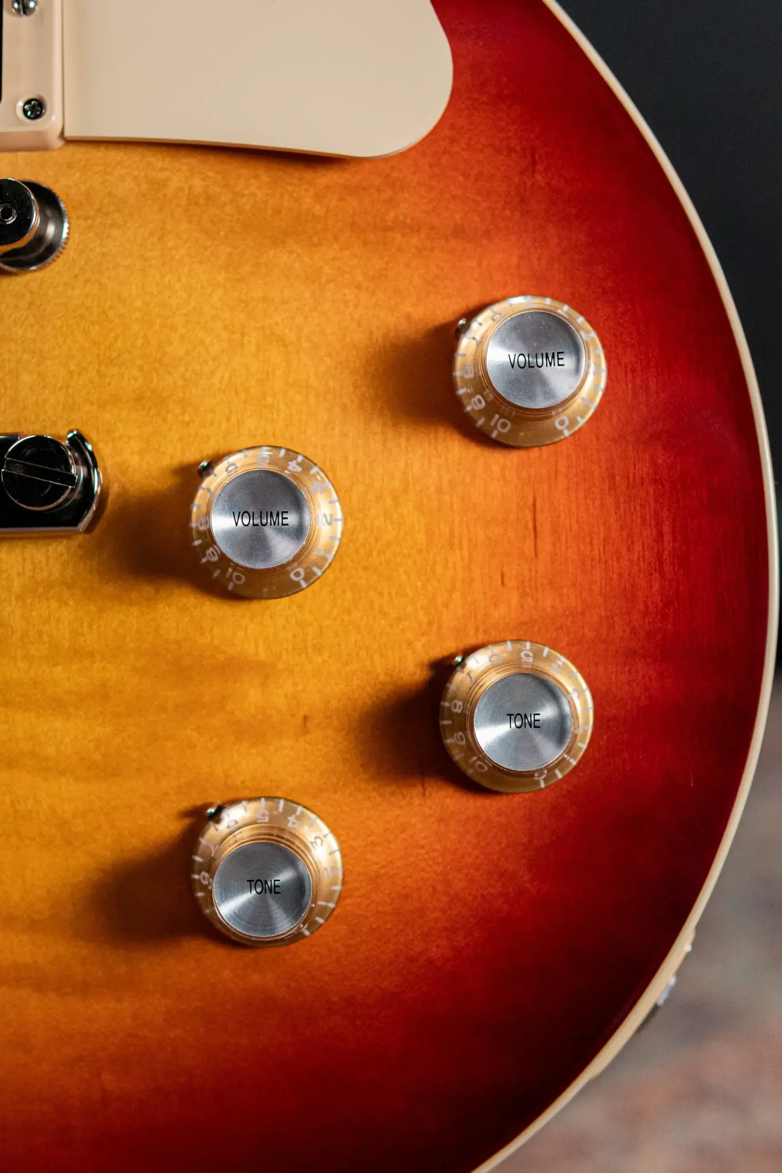 Gibson Les Paul Standard '60s Electric Guitar - Bourbon Burst with Hardshell Case