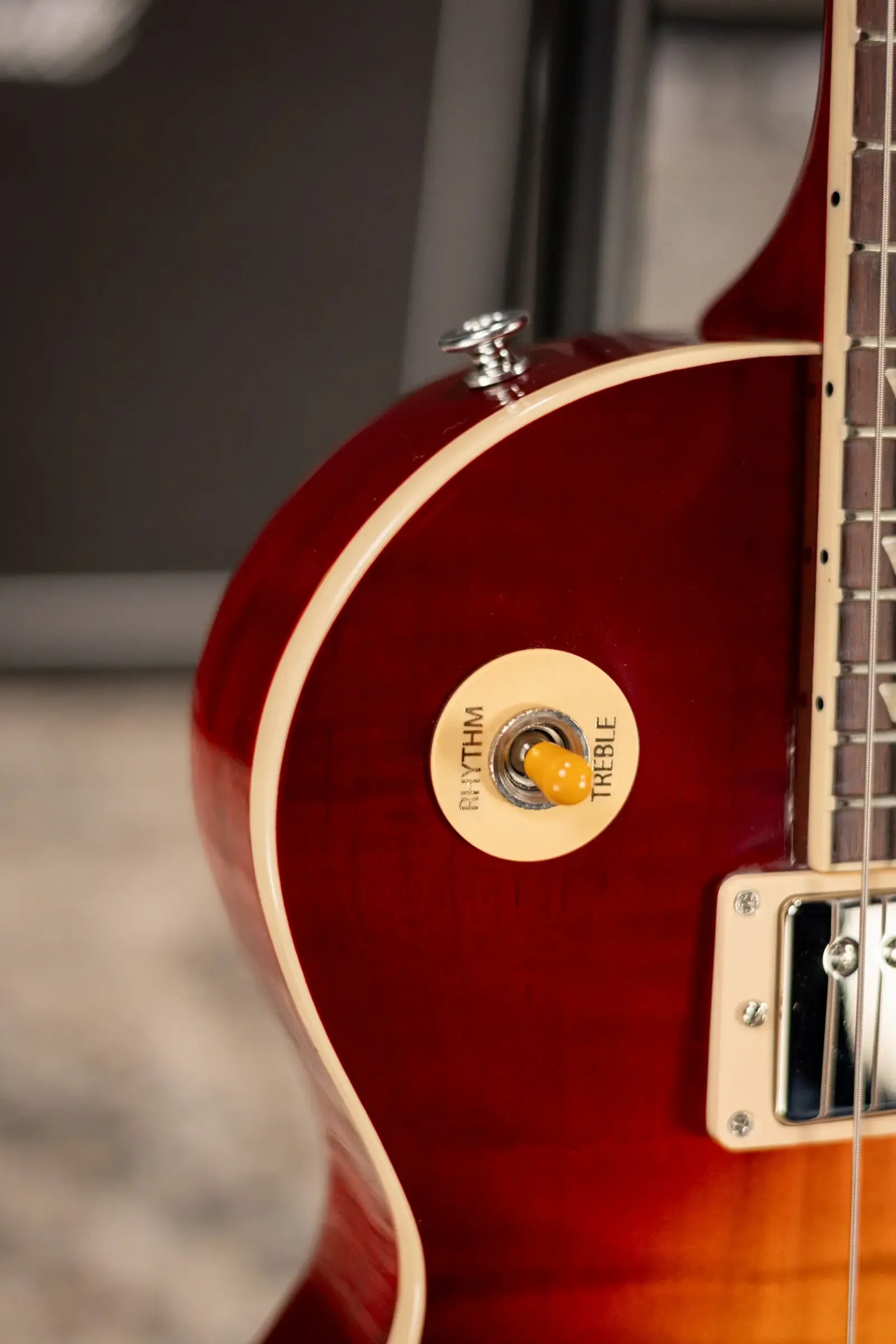 Gibson Les Paul Standard '60s Electric Guitar - Bourbon Burst with Hardshell Case