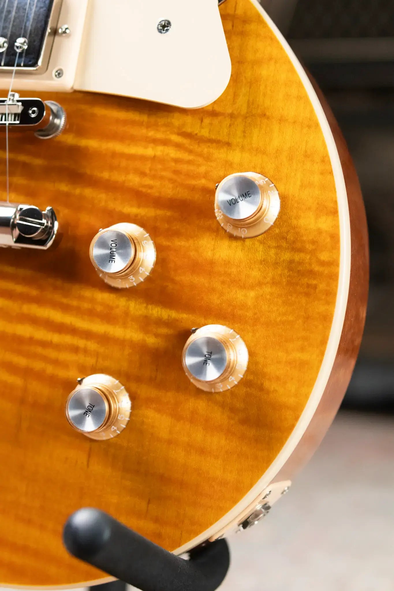 Gibson Les Paul Standard '60s Figured Top Electric Guitar - Honey Amber with Hardshell Case