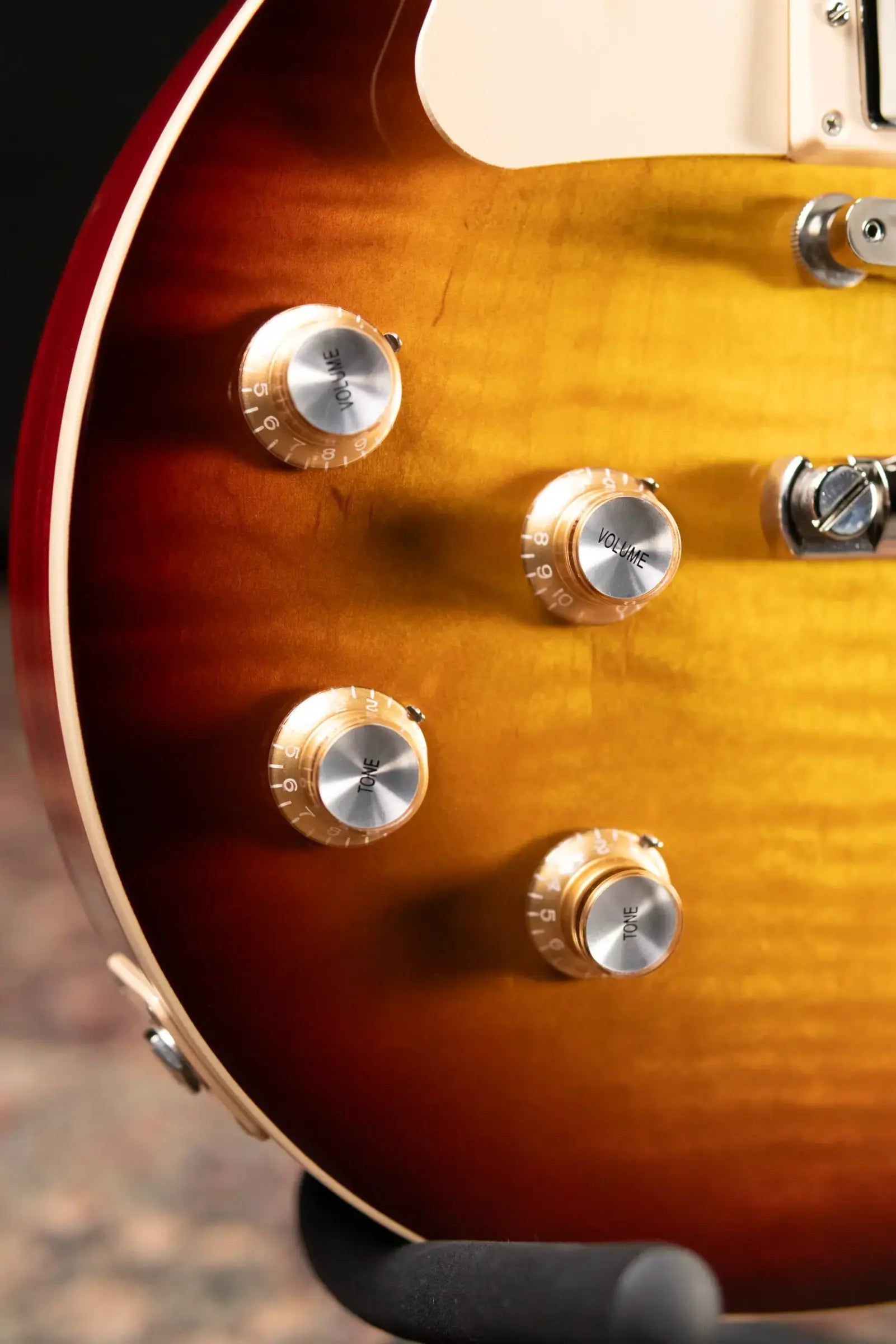 Gibson Les Paul Standard '60s Left-Handed Electric Guitar - Iced Tea Burst with Hardshell Case - Floor Model