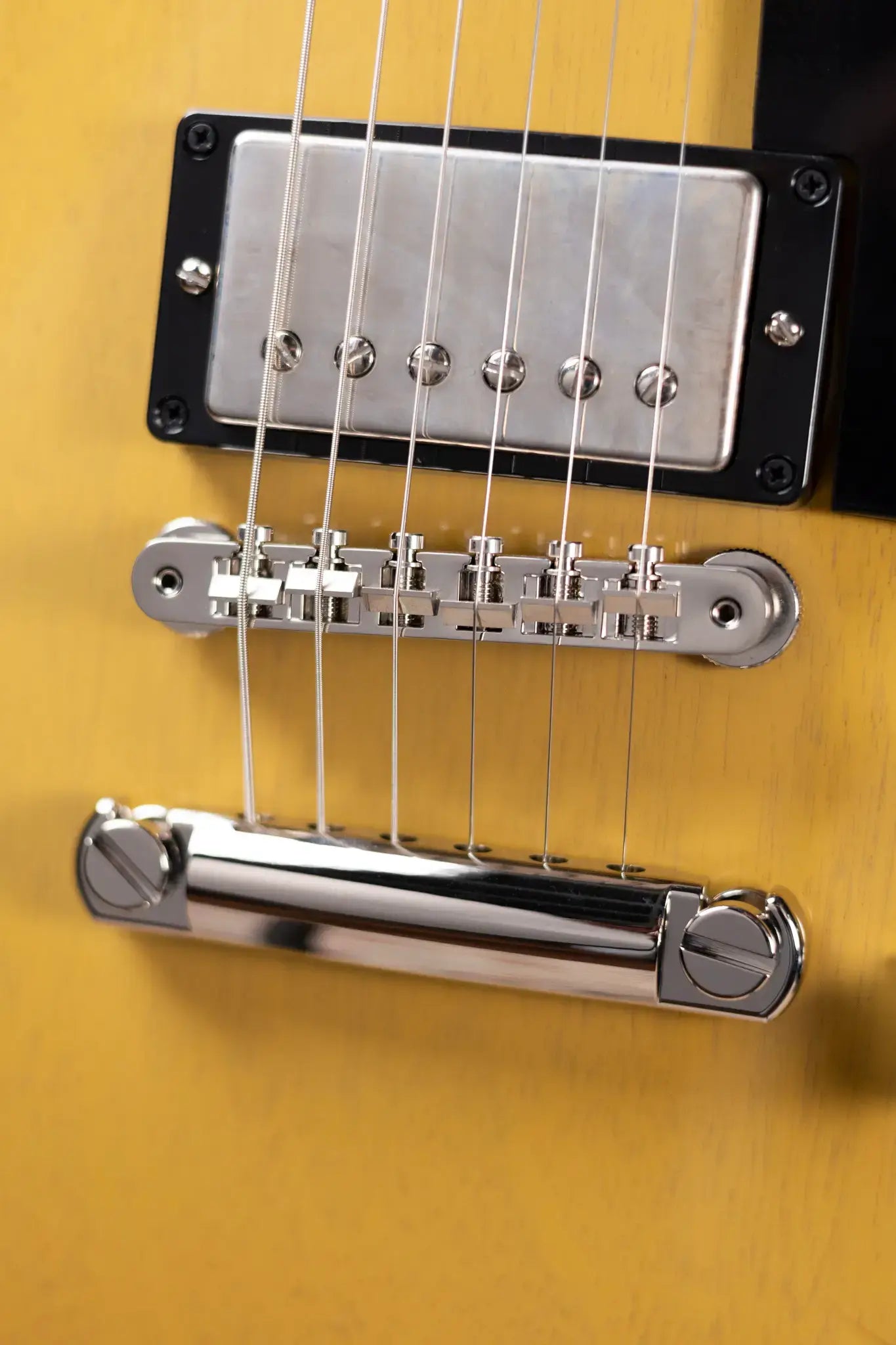Gibson Les Paul Standard 60s Mahogany Top - TV Yellow with Hardshell Case