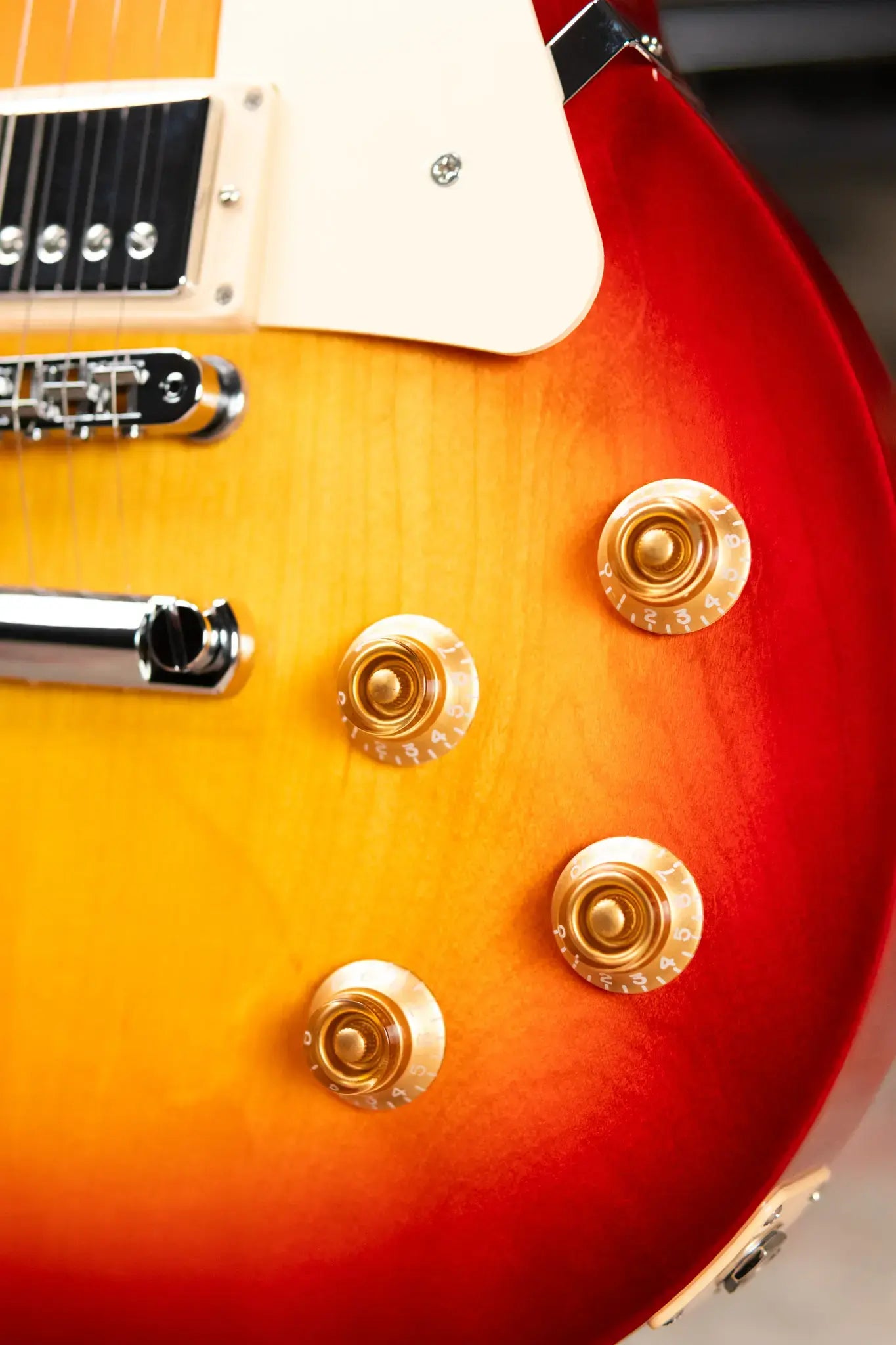 Gibson Les Paul Studio Electric Guitar - Heritage Cherry Sunburst with Gig Bag
