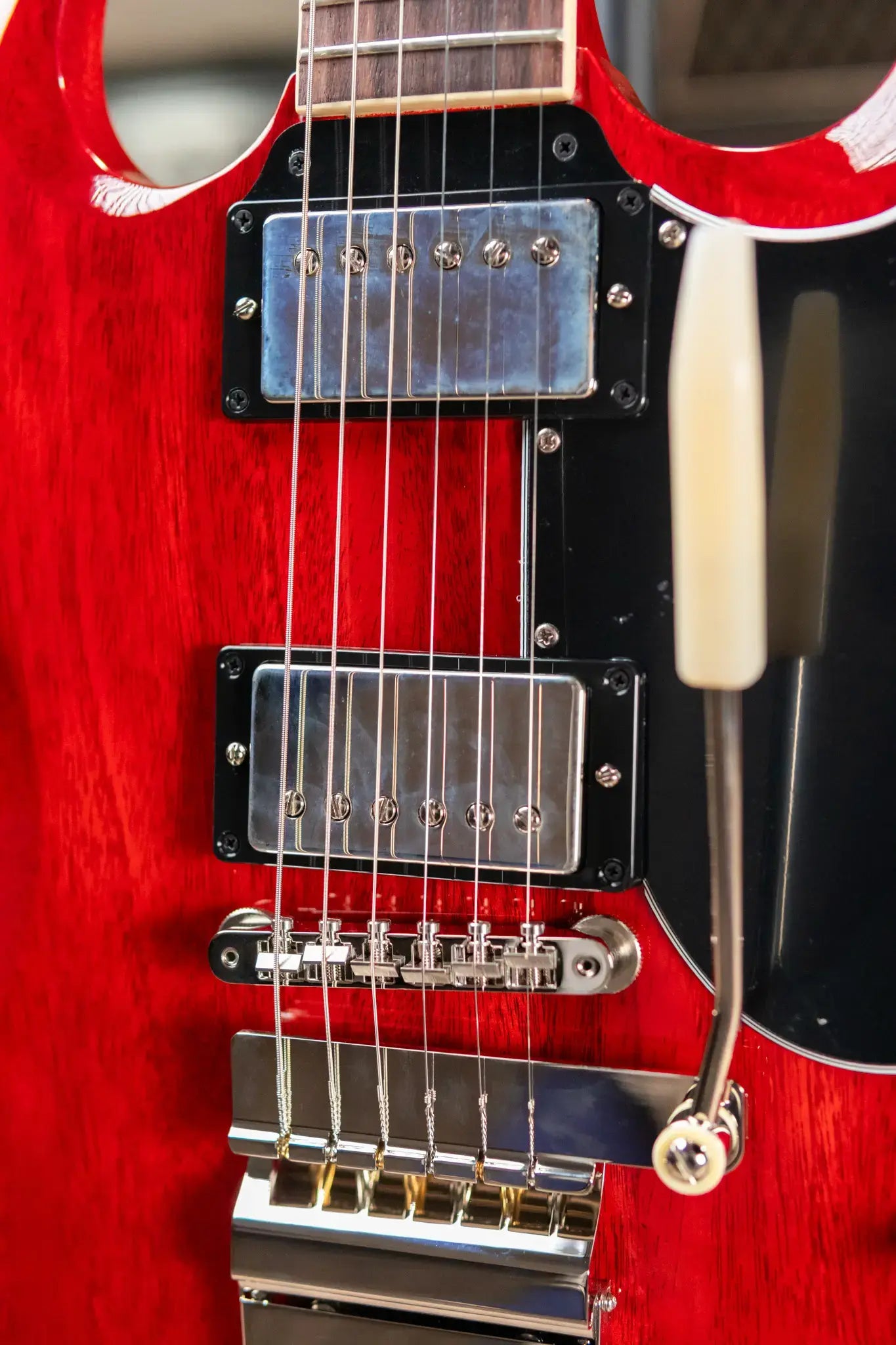 Gibson SG Standard '61 Maestro Vibrola Electric Guitar - Vintage Cherry with Hardshell Case