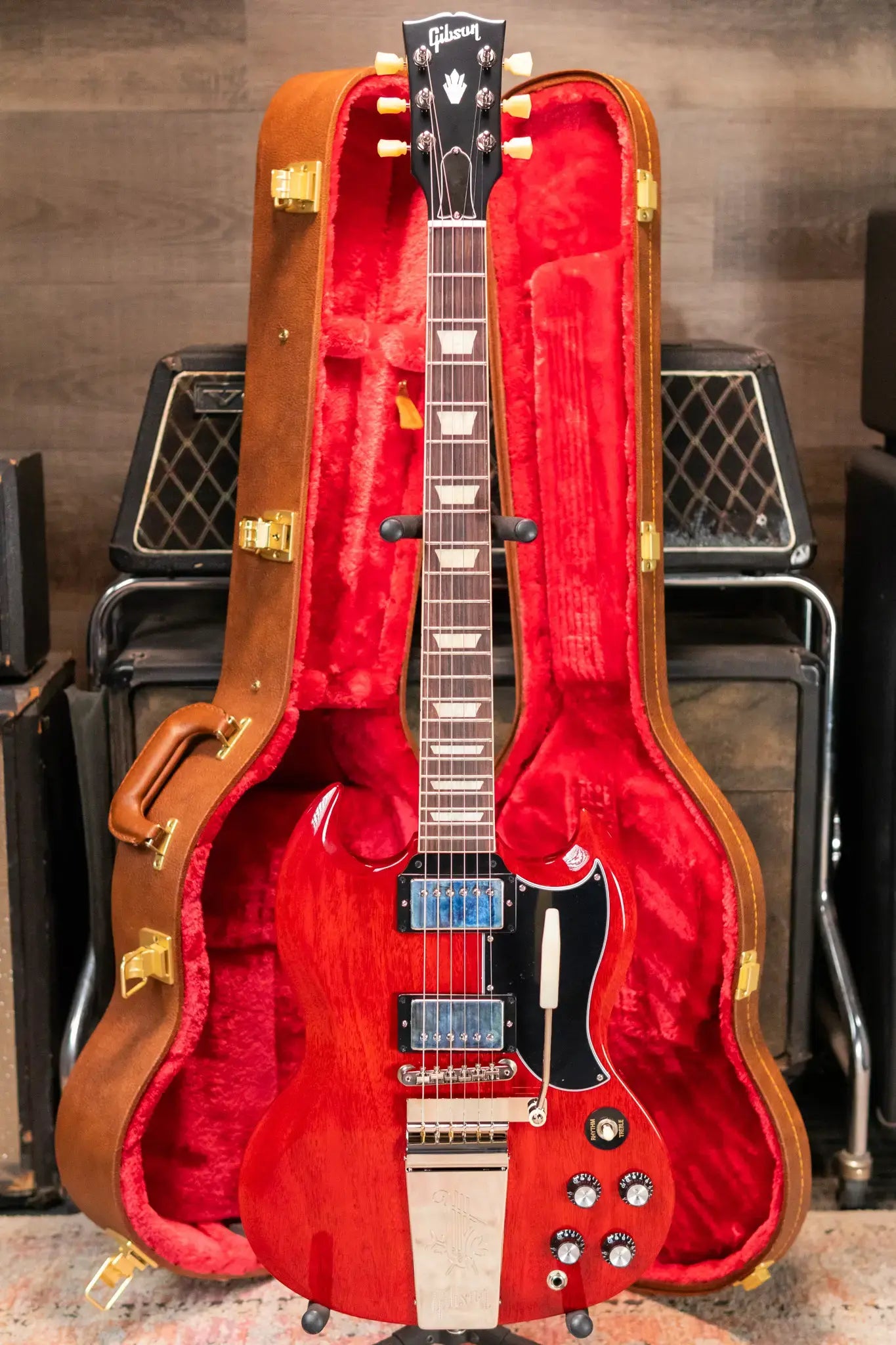 Gibson SG Standard '61 Maestro Vibrola Electric Guitar - Vintage Cherry with Hardshell Case