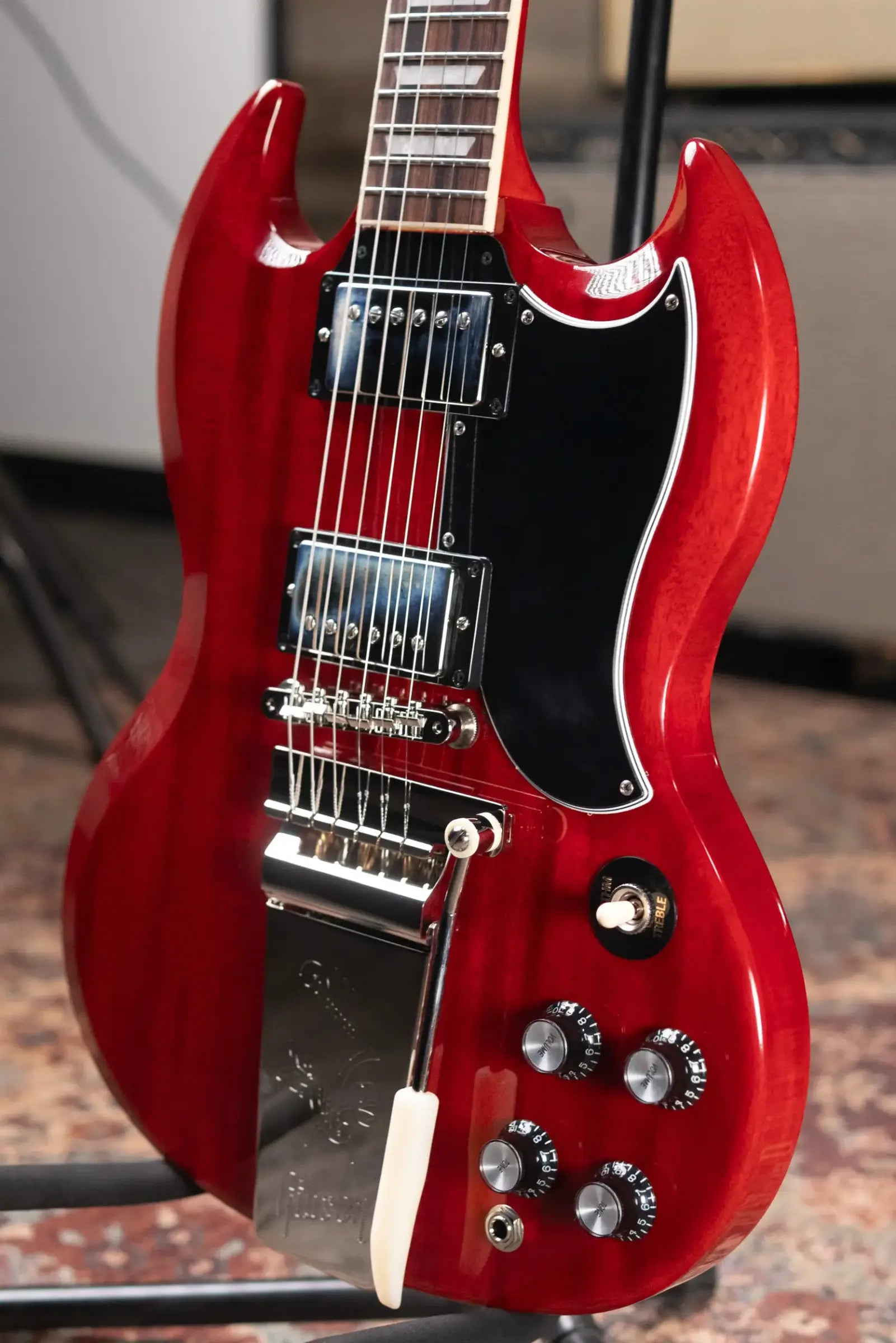 Gibson SG Standard '61 Maestro Vibrola Electric Guitar - Vintage Cherry with Hardshell Case