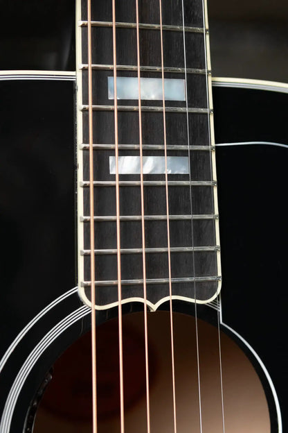 Gibson SJ-200 Custom Acoustic/Electric - Ebony with Hardshell Case