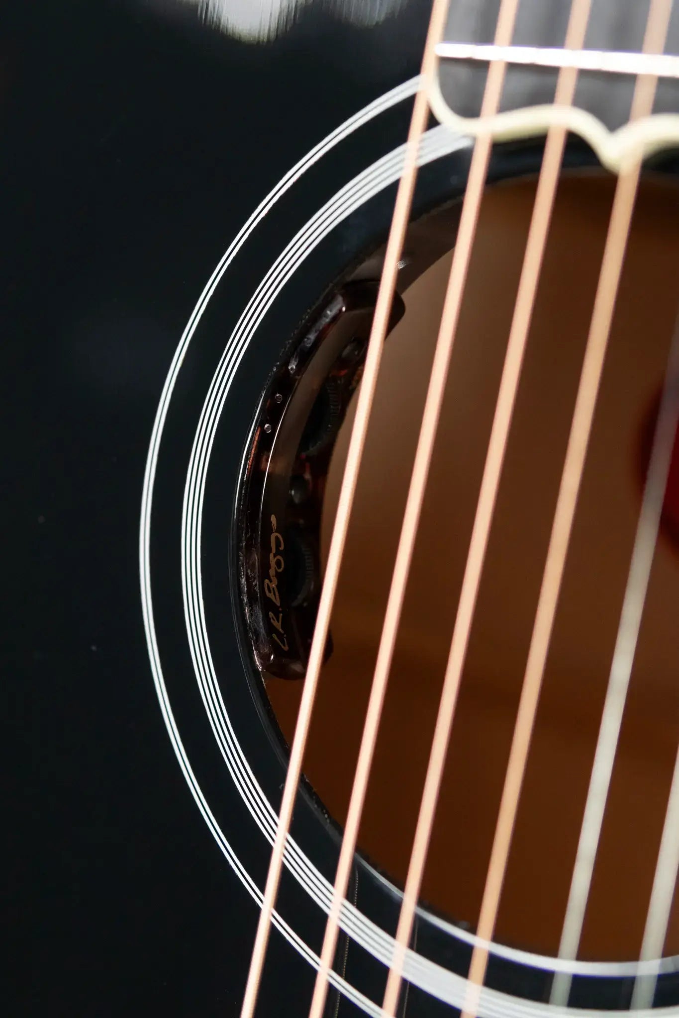 Gibson SJ-200 Custom Acoustic/Electric - Ebony with Hardshell Case