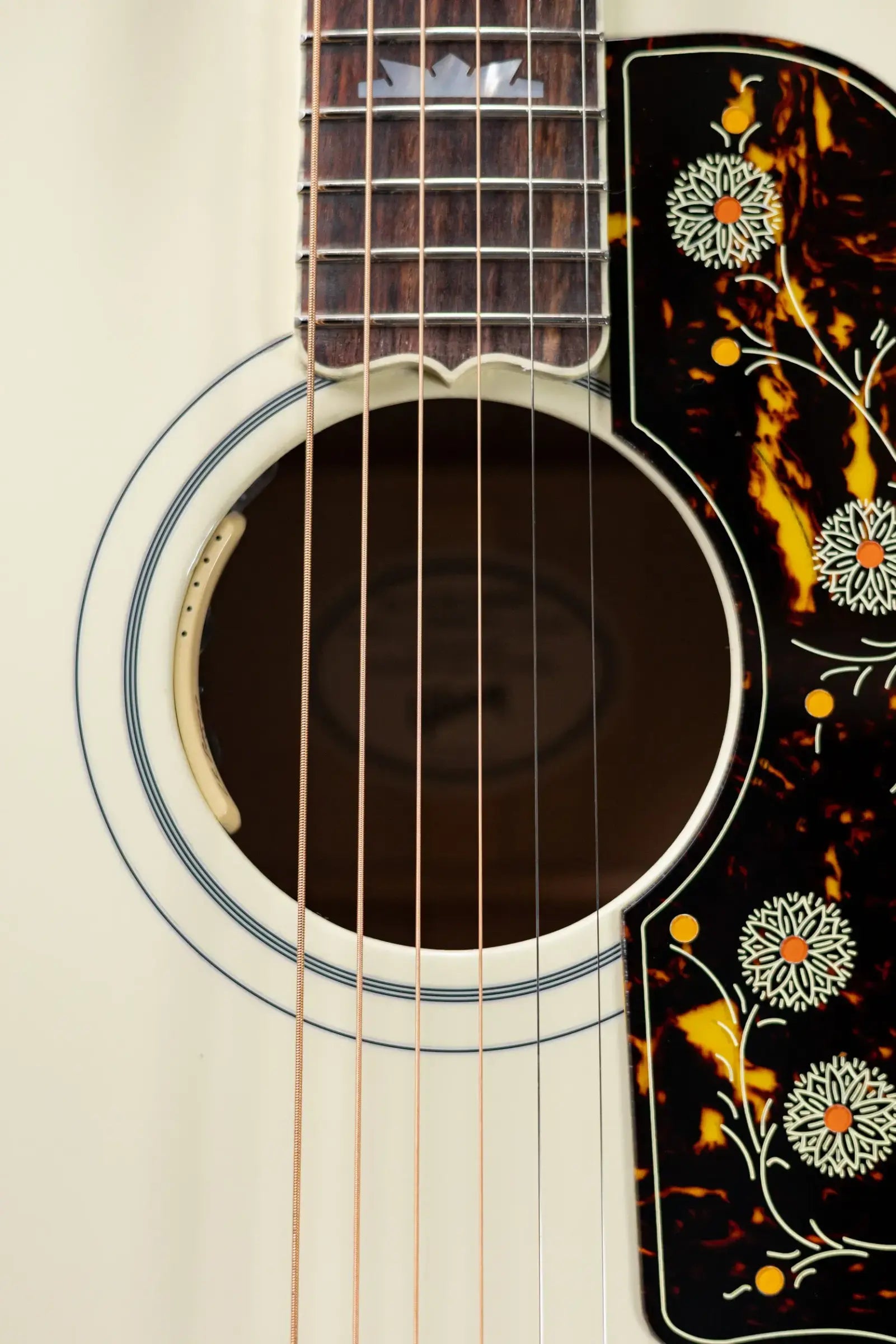 Gibson SJ-200 Standard Acoustic/Electric Guitar - Classic White with Hardshell Case