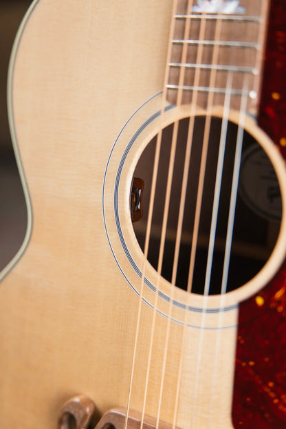 Gibson SJ-200 Studio Walnut Jumbo Acoustic/Electric Guitar - Natural with Hardshell Case