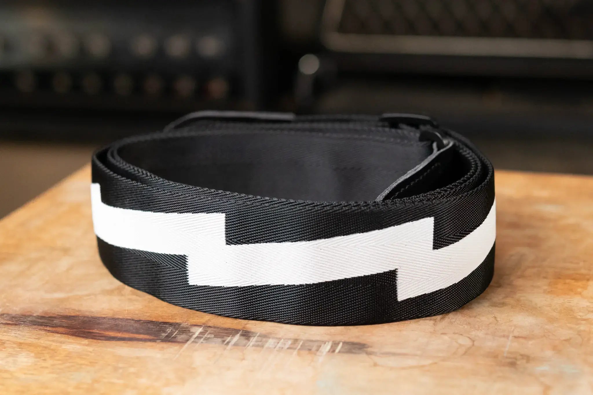 Gibson - The Lightning Bolt Seatbelt Guitar Strap - Black