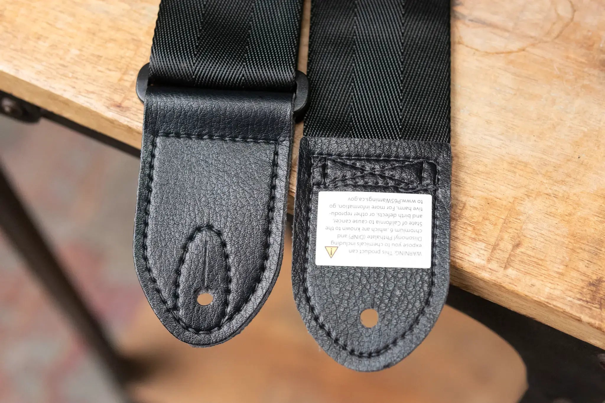 Gibson - The Lightning Bolt Seatbelt Guitar Strap - Black