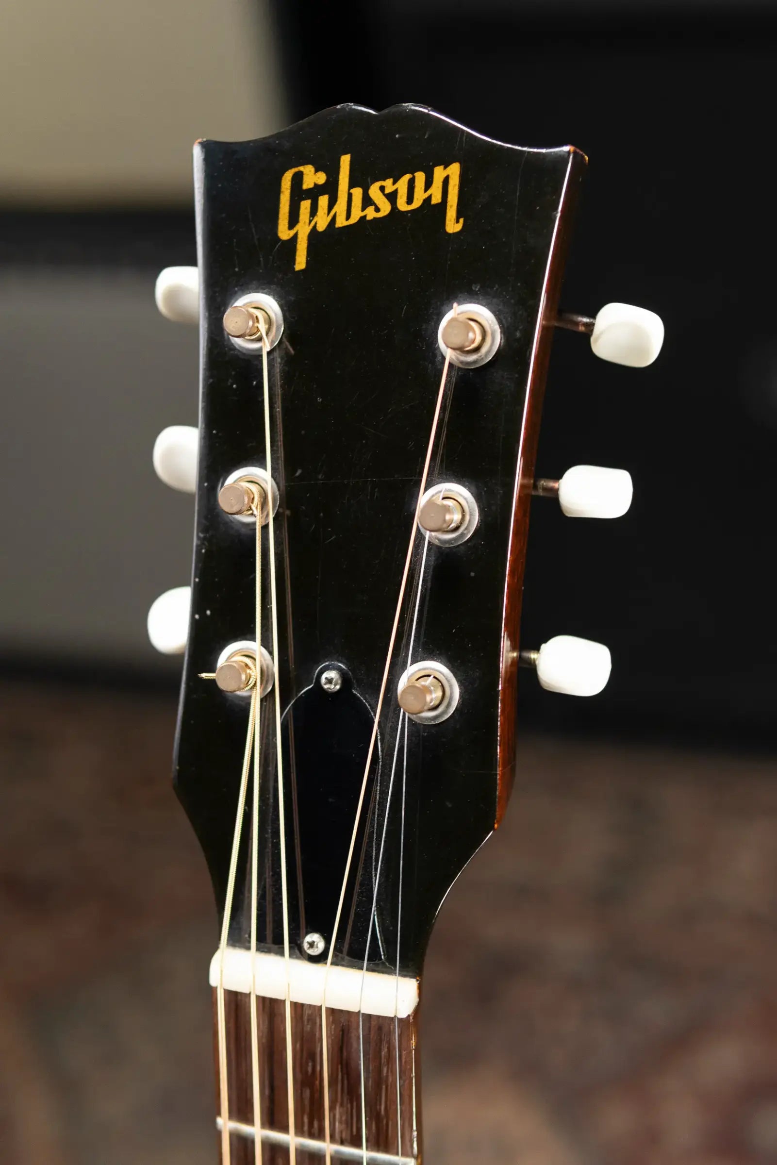 Gibson Vintage 1966-1967 LG-1 Acoustic Guitar - Sunburst with Original Alligator Chipboard Case - Used