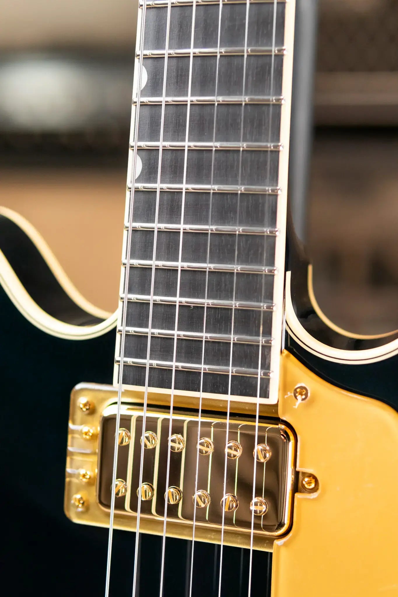 Gretsch Broadkaster LX Center Block with String-Thru Bigsby and Gold Hardware - Cadillac Green with Hardshell Case