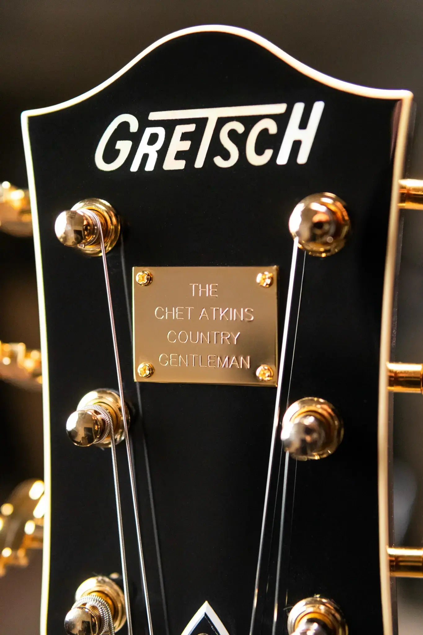 Gretsch G6122T-62 Vintage Select Edition '62 Chet Atkins Country Gentleman Hollow Body with Bigsby, TV Jones - Walnut Stain with Deluxe Hardshell Case