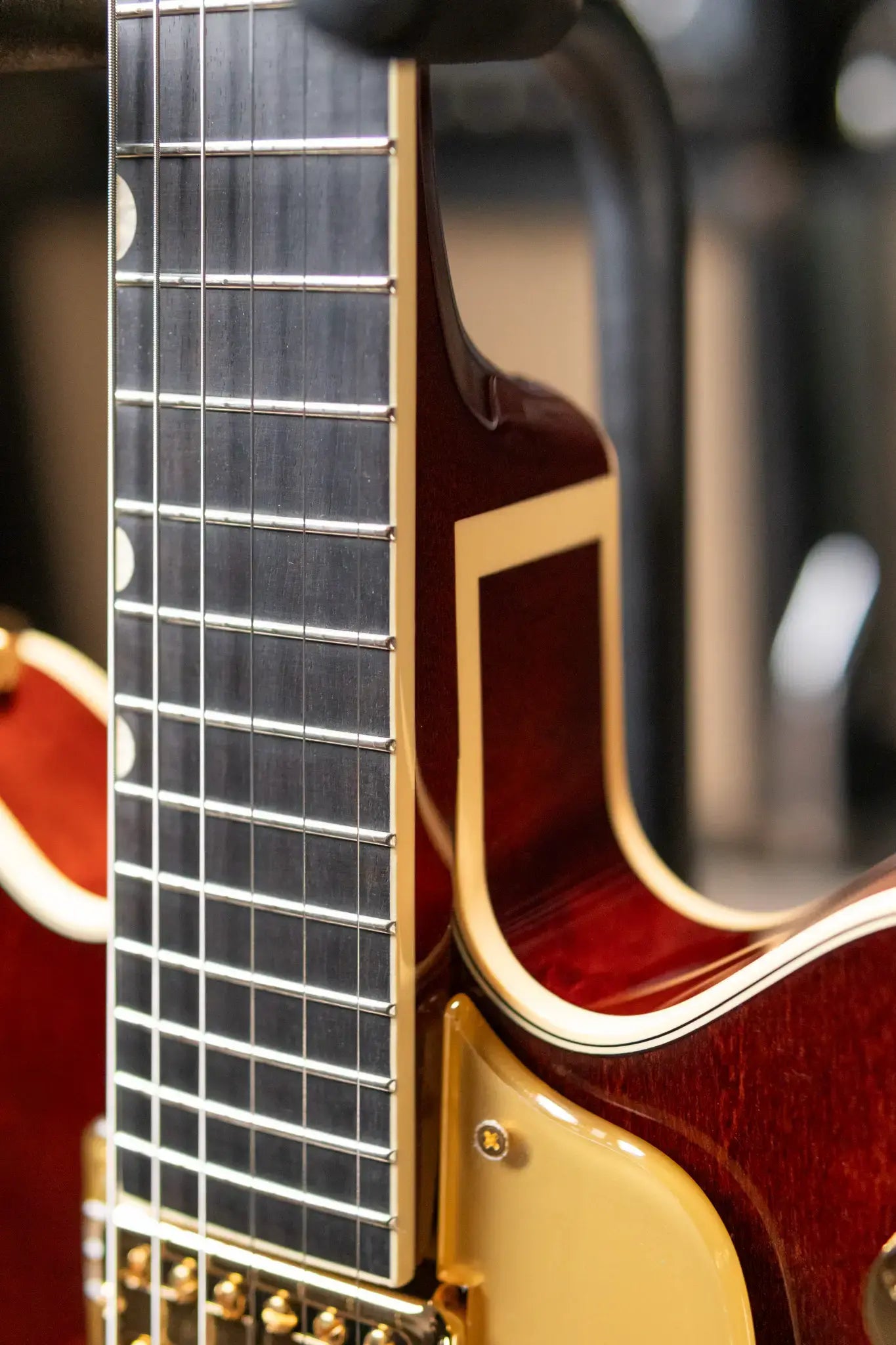 Gretsch G6122T-62 Vintage Select Edition '62 Chet Atkins Country Gentleman Hollow Body with Bigsby, TV Jones - Walnut Stain with Deluxe Hardshell Case