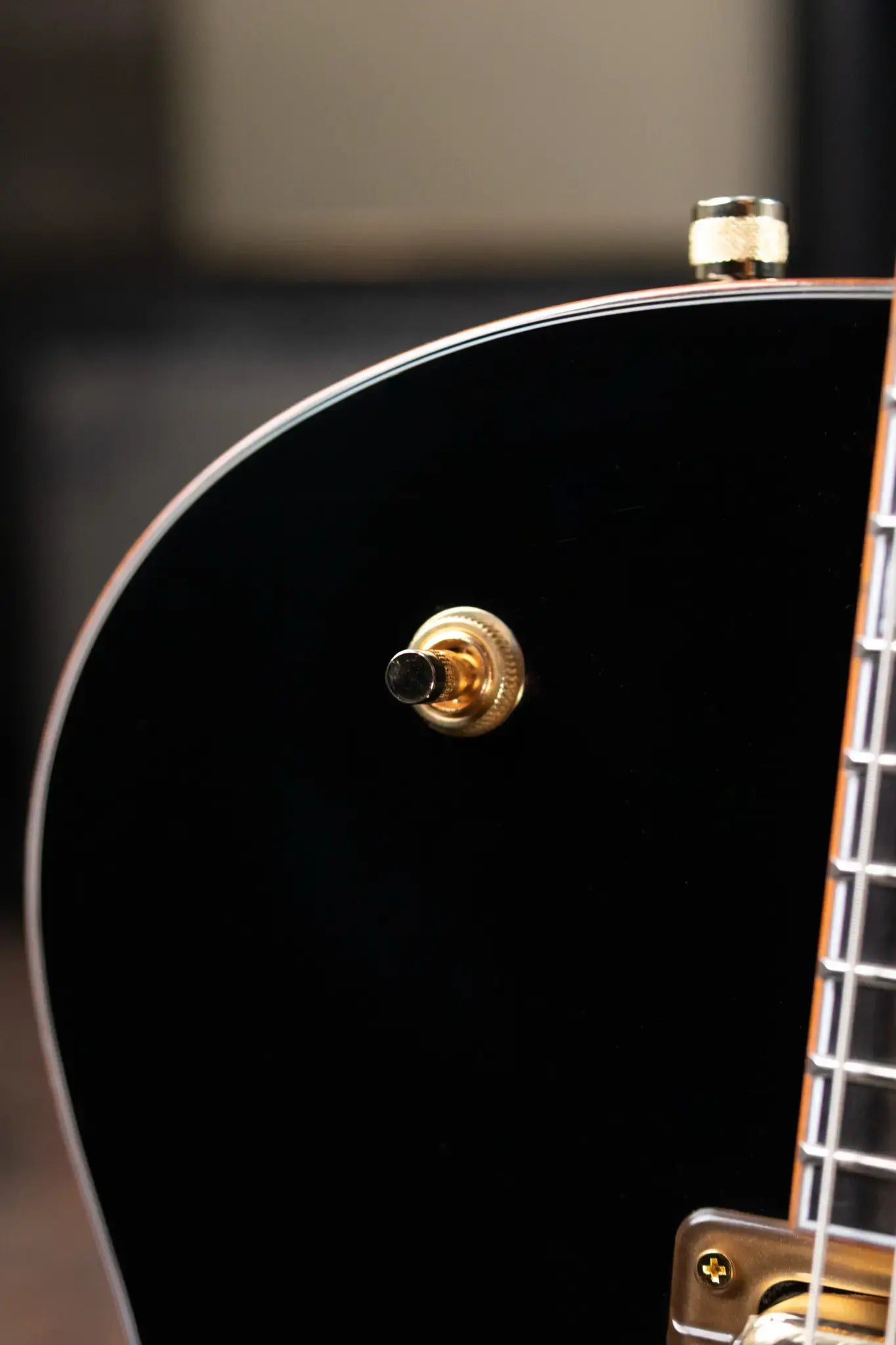 Gretsch Synchromatic Falcon Hollow Body Single-Cut with Bigsby - Black with Hardshell Case
