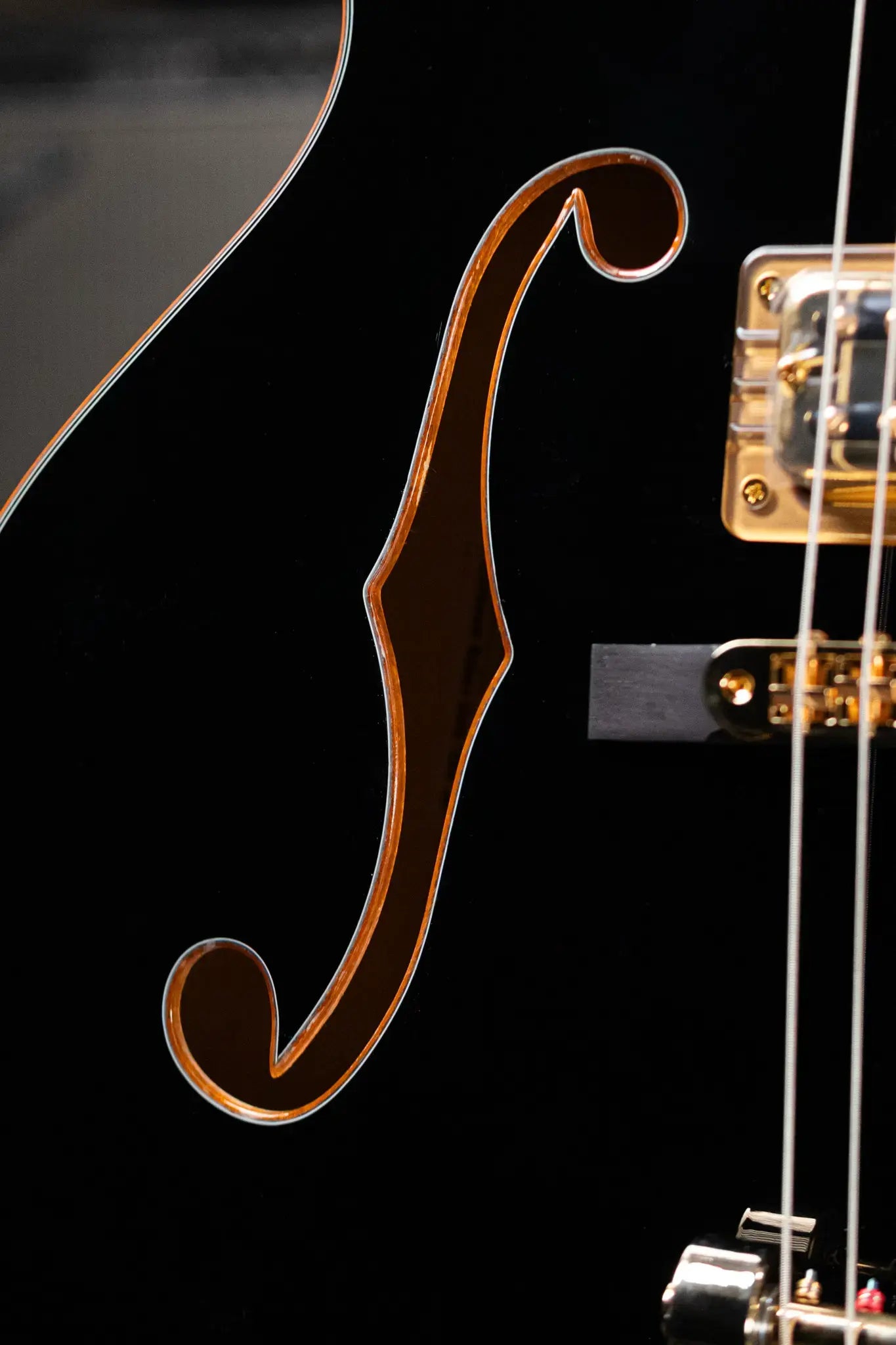 Gretsch Synchromatic Falcon Hollow Body Single-Cut with Bigsby - Black with Hardshell Case