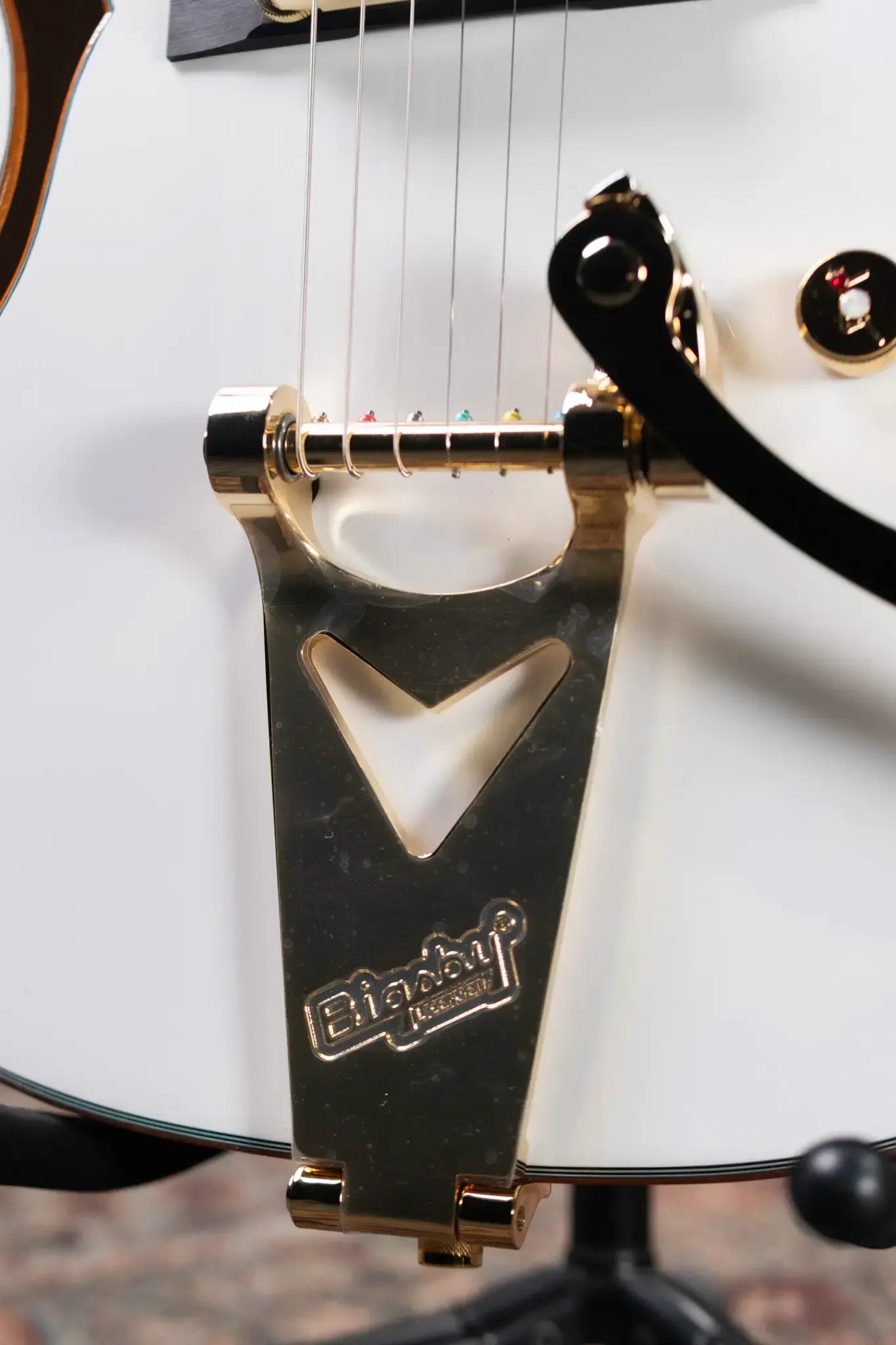 Gretsch Synchromatic Falcon Hollow Body Single-Cut with Bigsby - Snowcrest White with Hardshell Case