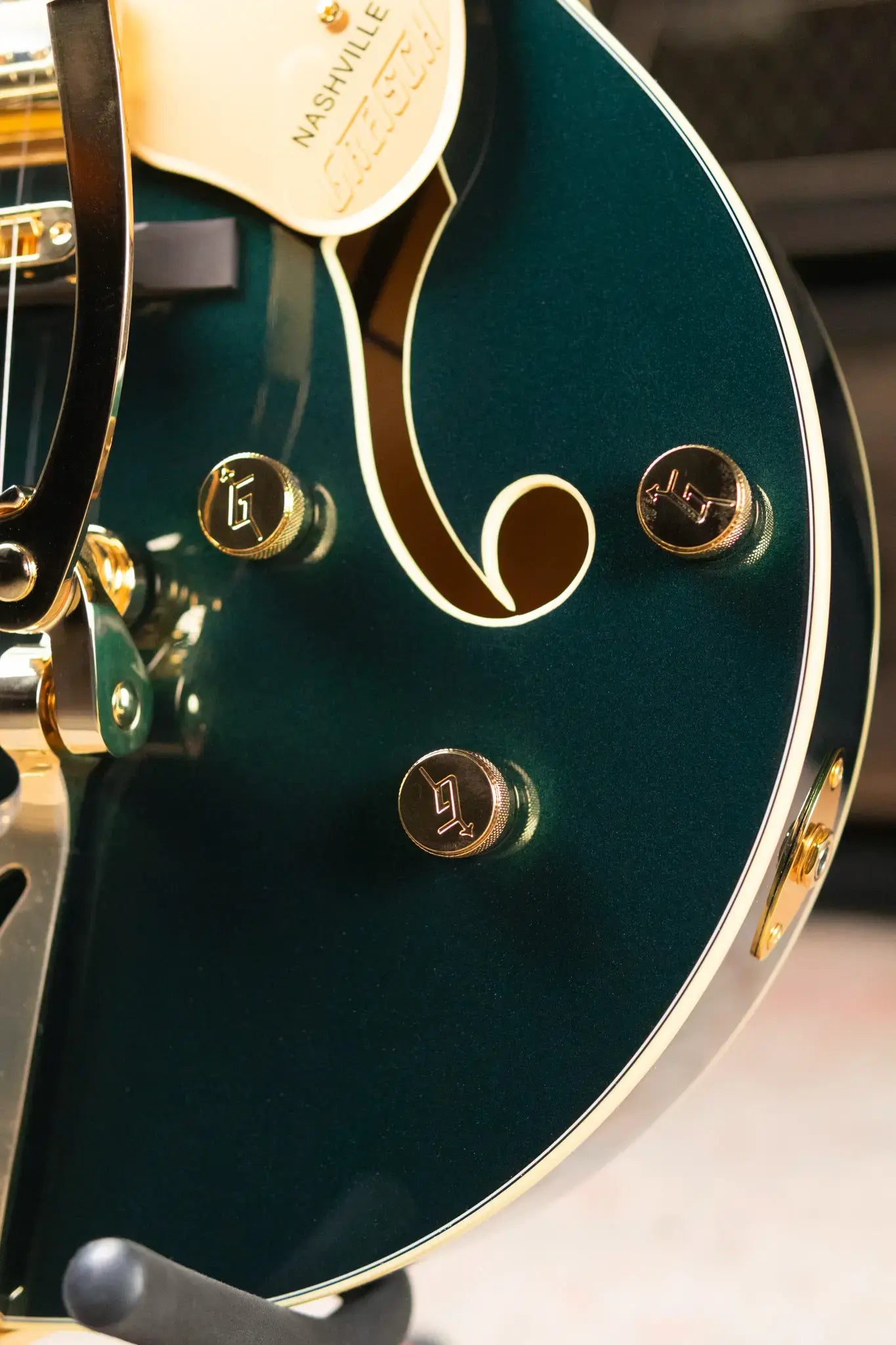 Gretsch Synchromatic Nashville Hollow Body Single-Cut with Bigsby Electric Guitar - Cadillac Green with Hardshell Case