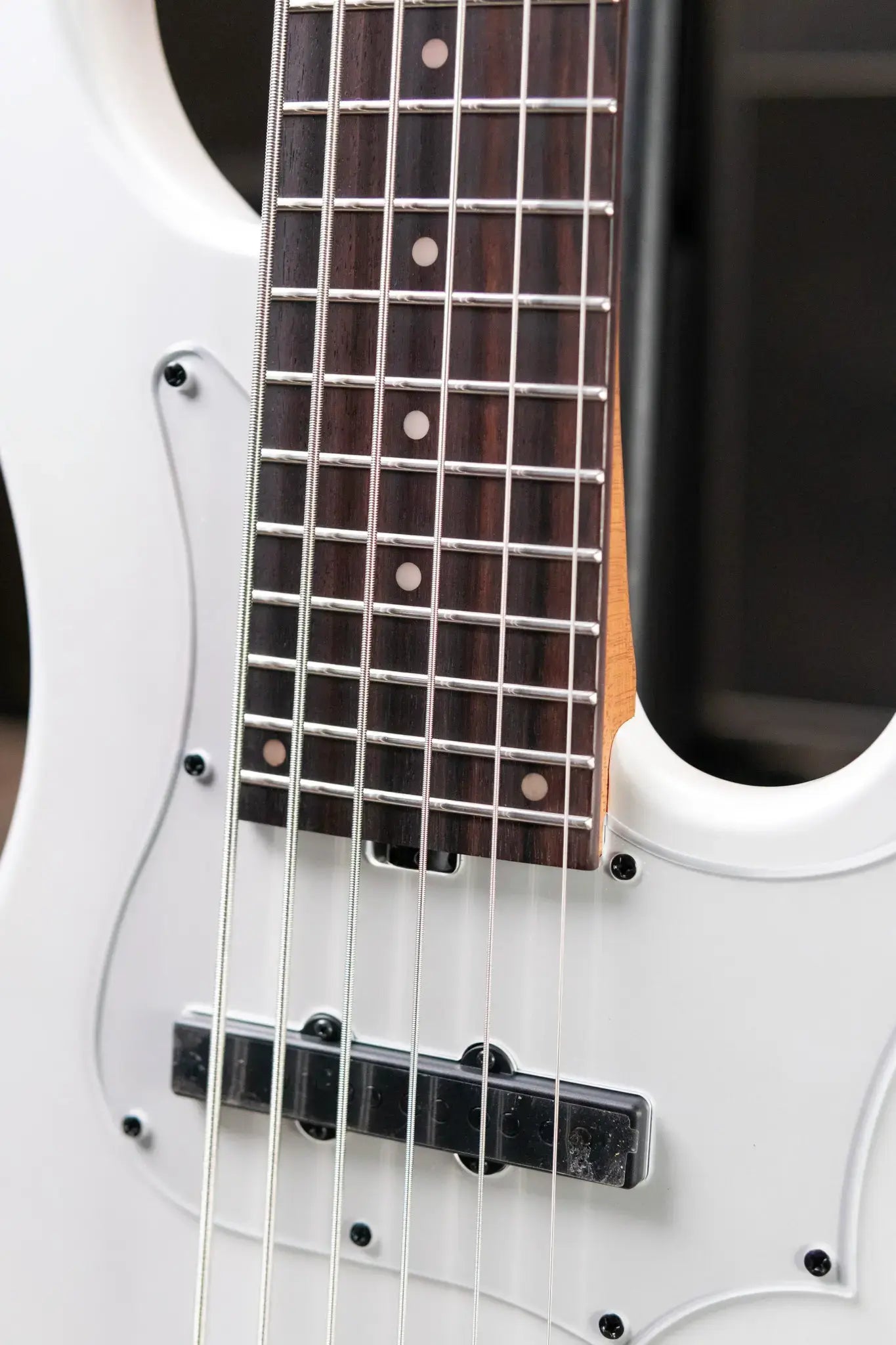 Ibanez MDM1006-PW Mode 6-String Electric Bass - Pearl White with Gig Bag