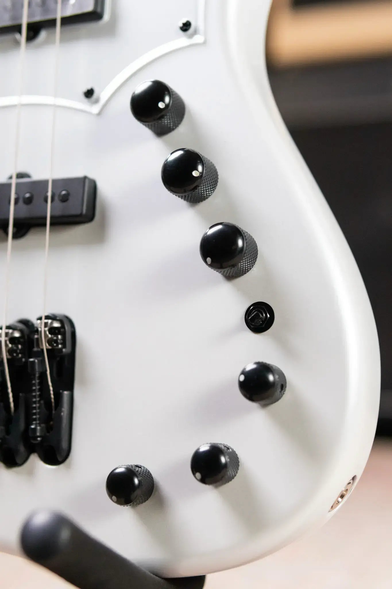 Ibanez MDM1006-PW Mode 6-String Electric Bass - Pearl White with Gig Bag