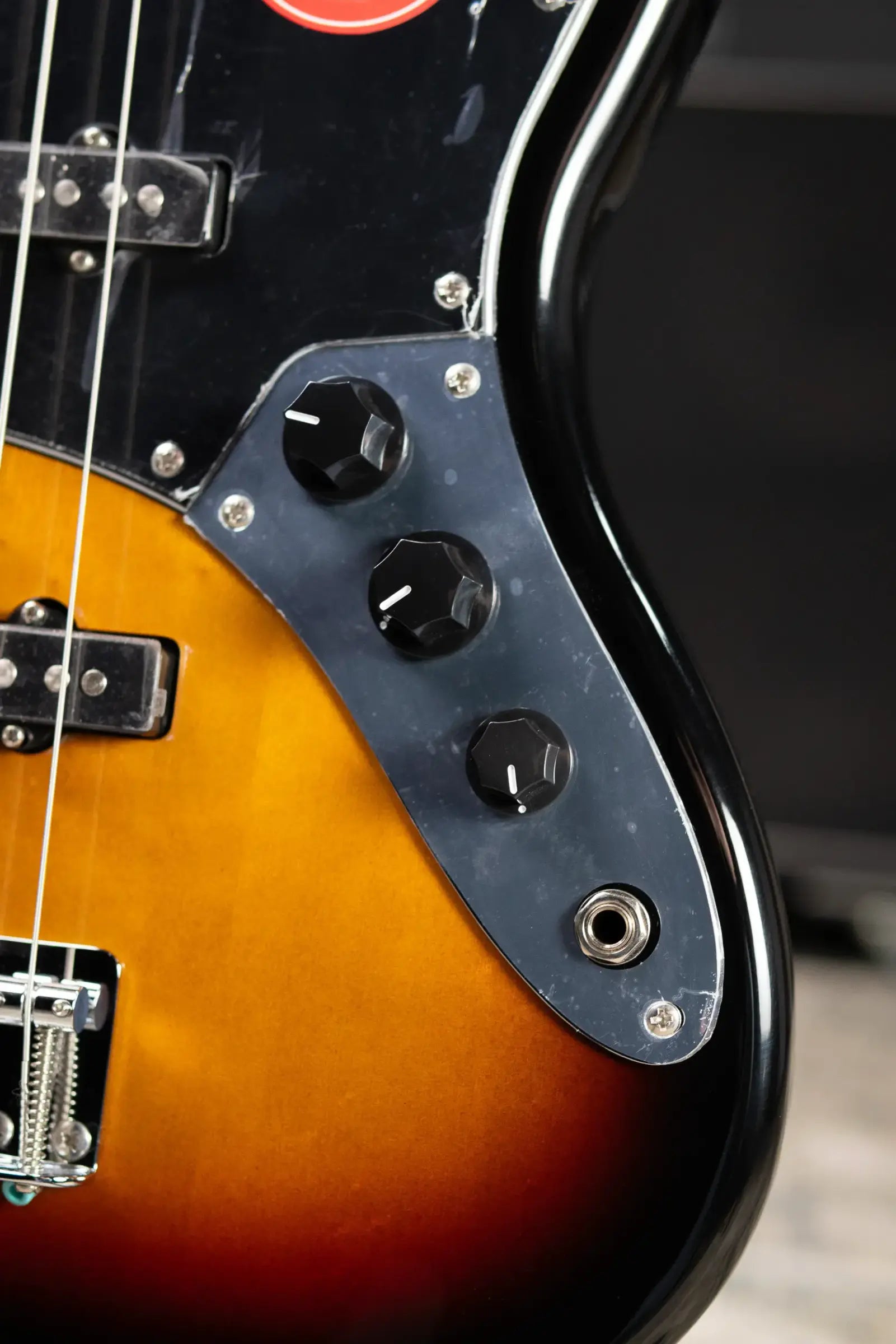 Squier Affinity Series Jazz Bass V - 3-Color Sunburst