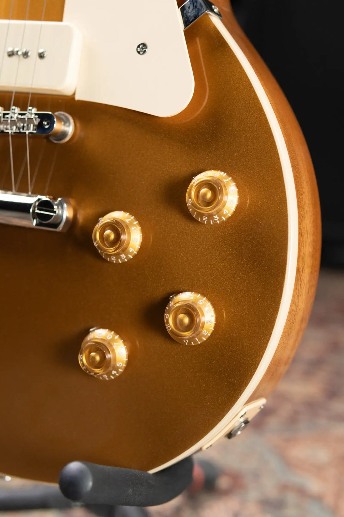 Gibson Les Paul Standard 50s P-90 Electric Guitar - Goldtop with Hardshell Case