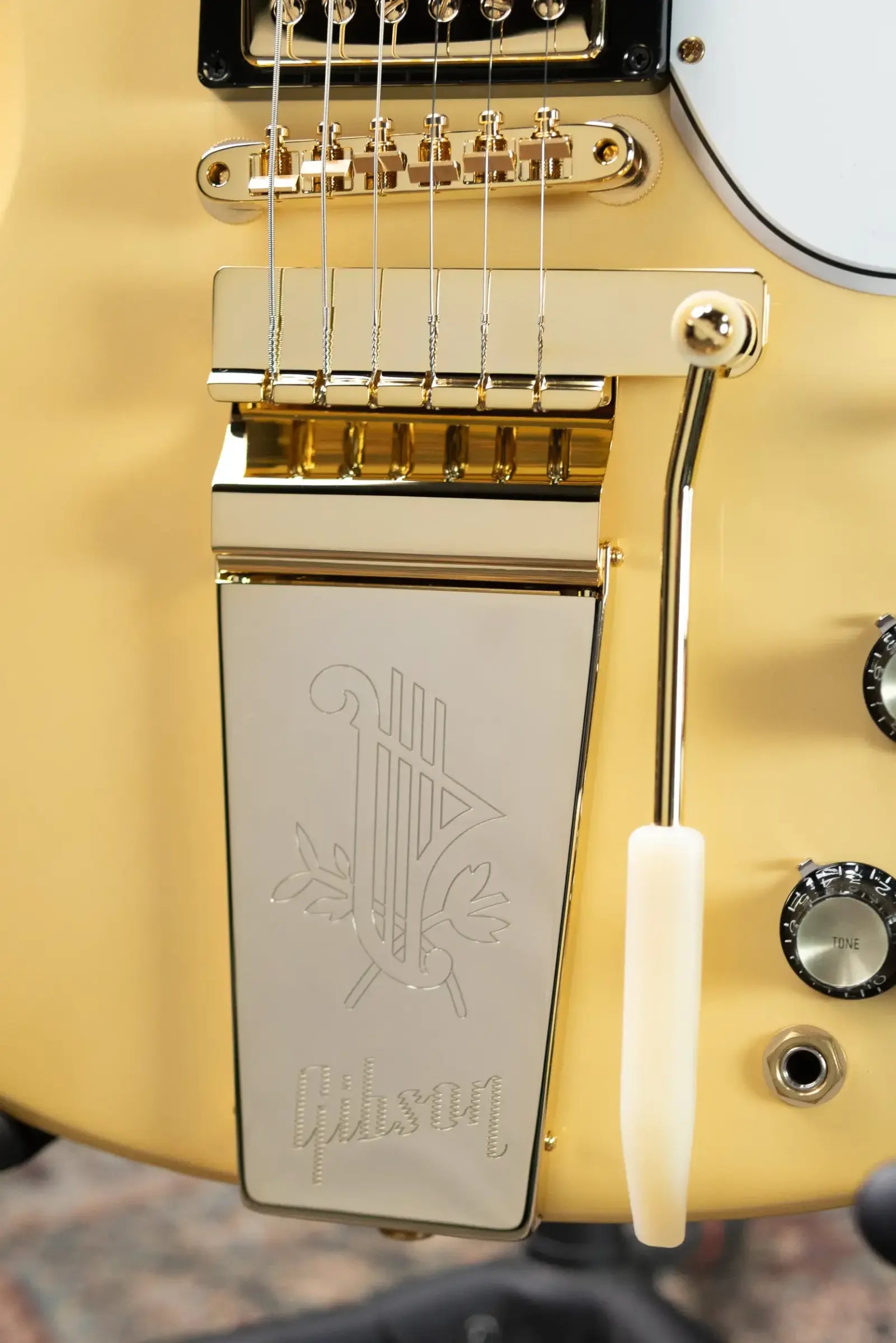 Gibson Custom Shop 1963 Les Paul SG Custom Reissue 3-Pickup with Maestro VOS Electric Guitar - Classic White with Hardshell Case