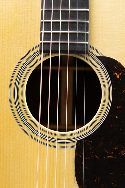 Martin Custom Shop 0-28 Limited Edition Acoustic Guitar with Hardshell Case