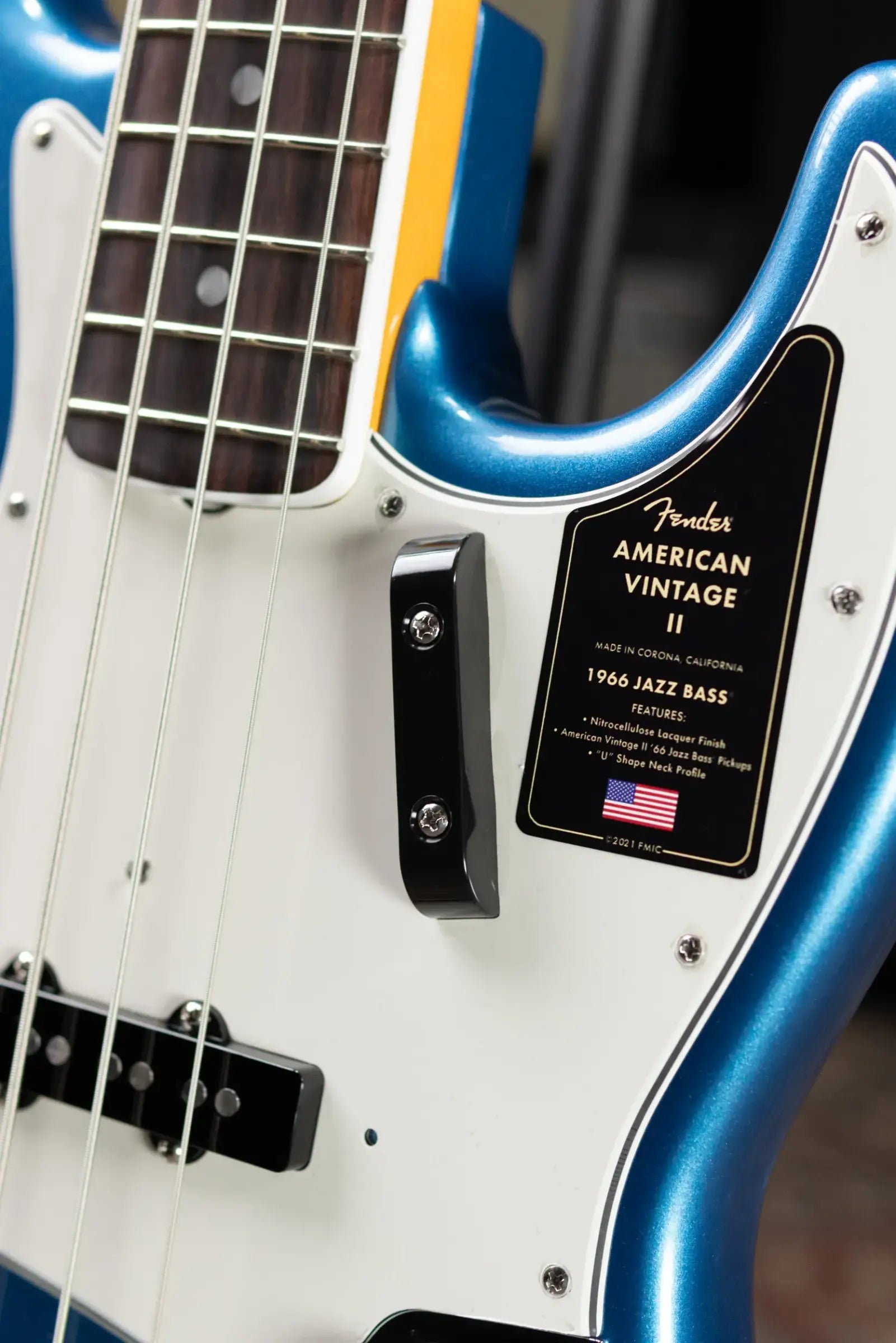 Fender American Vintage II 1966 Jazz Bass - Lake Placid Blue with Hardshell Case