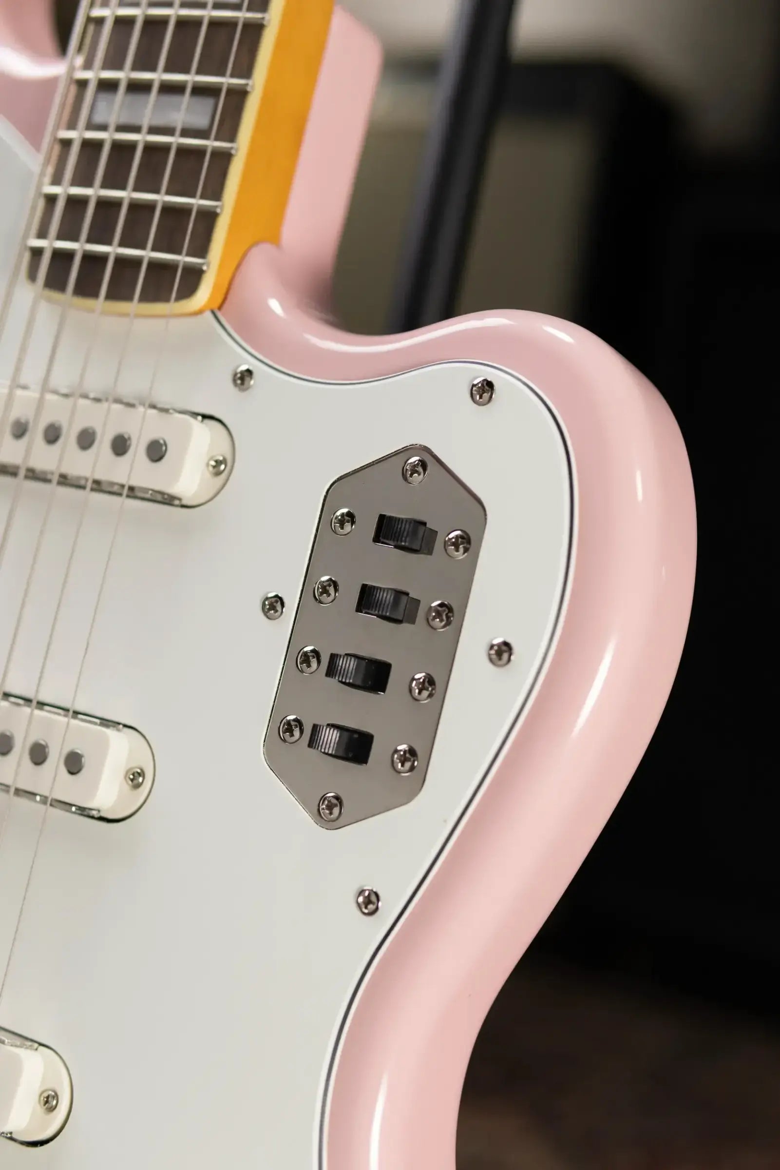 Squier Classic Vibe Bass VI - Shell Pink - Used