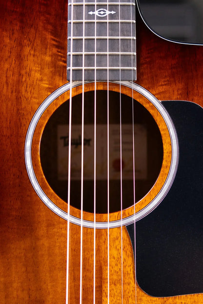 Taylor 224ce-K DLX Grand Auditorium Acoustic/Electric Guitar with Hardshell Case