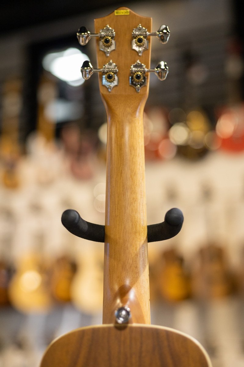 Lanikai SPST-C Spuce Solid Top Concert Ukulele Outfit